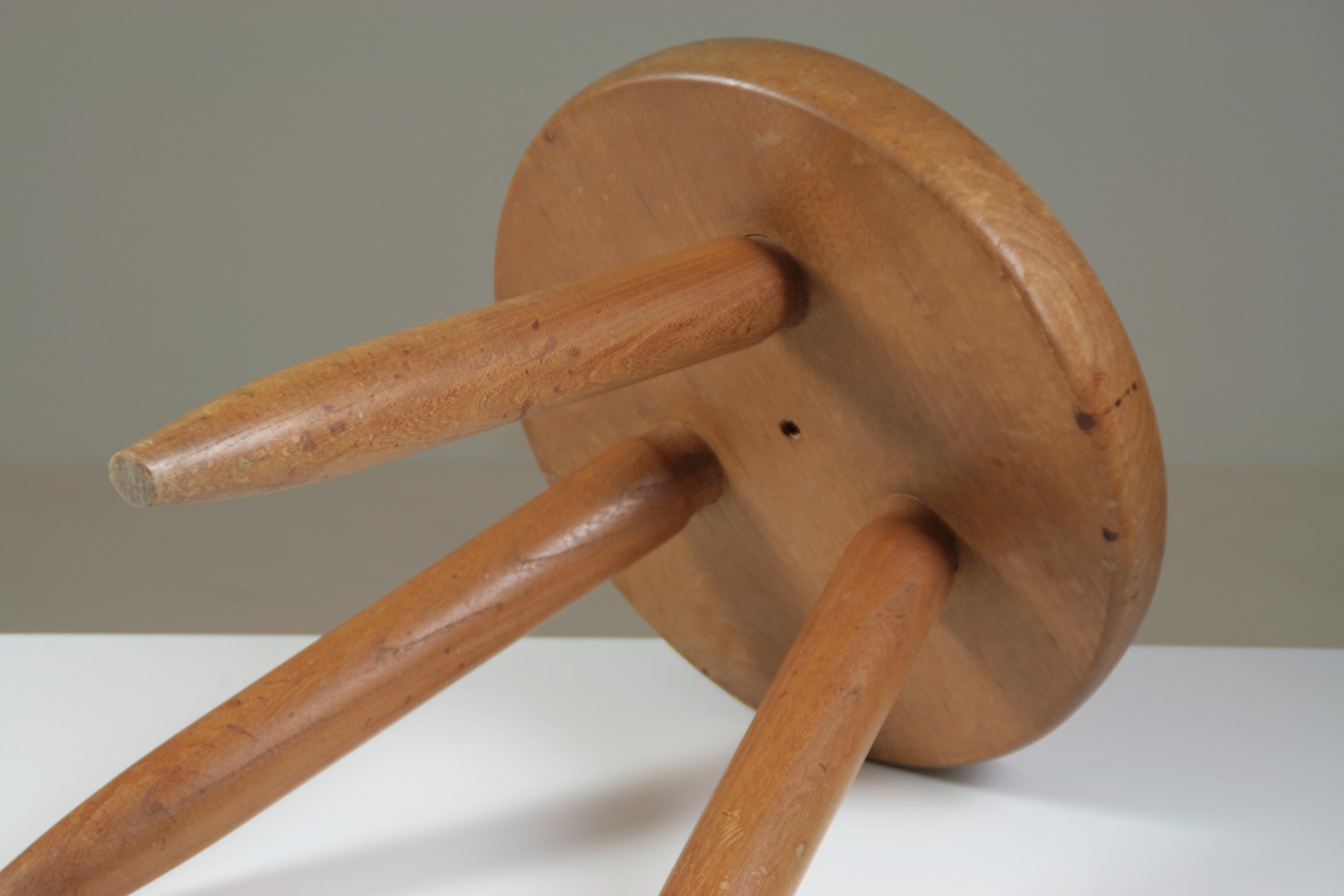 Hoher Hocker aus Esche, Berger-Modell von Charlotte Perriand, Frankreich 1950er Jahre im Zustand „Gut“ im Angebot in GRENOBLE, FR