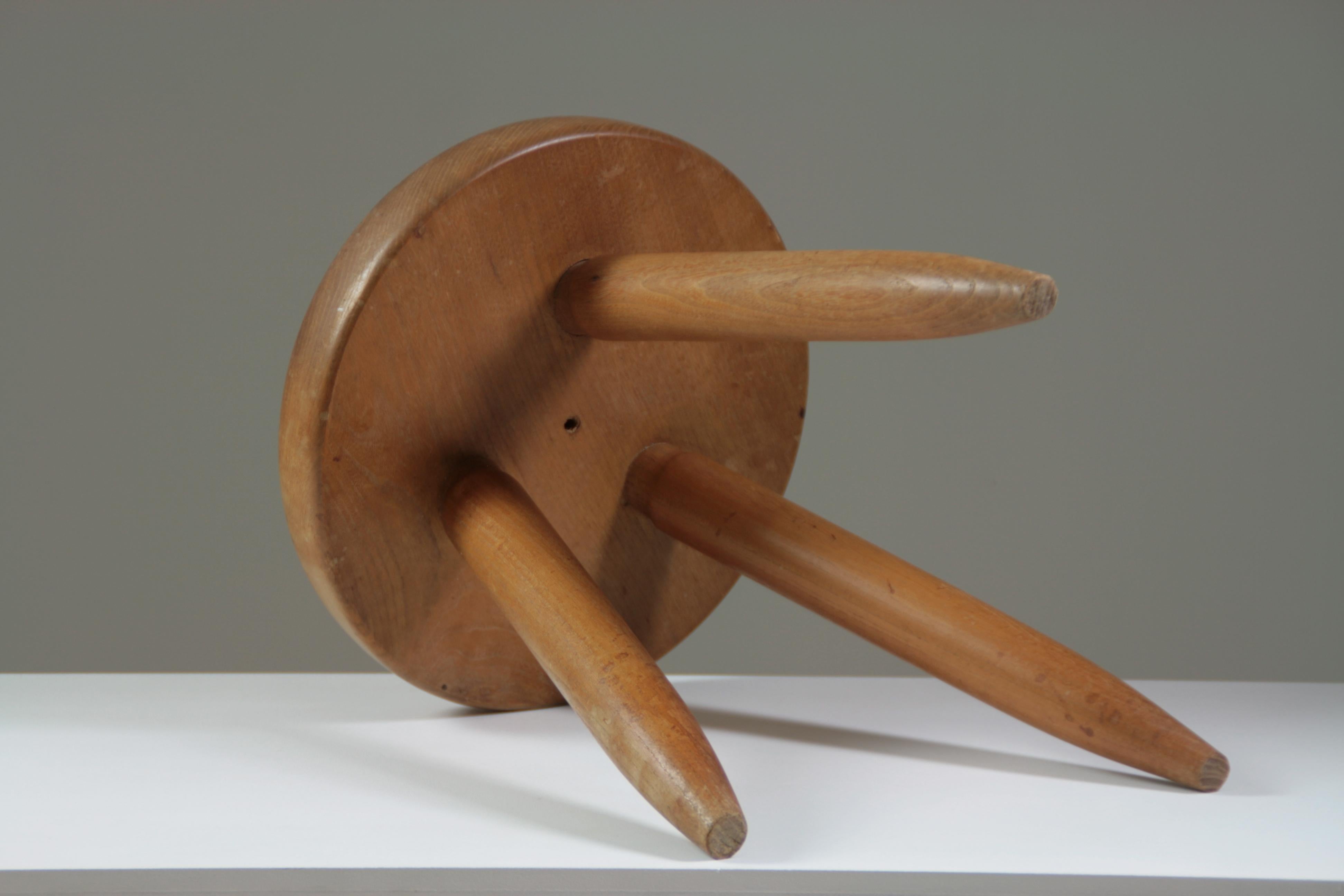 Hoher Hocker aus Esche, Berger-Modell von Charlotte Perriand, Frankreich 1950er Jahre (Asche) im Angebot