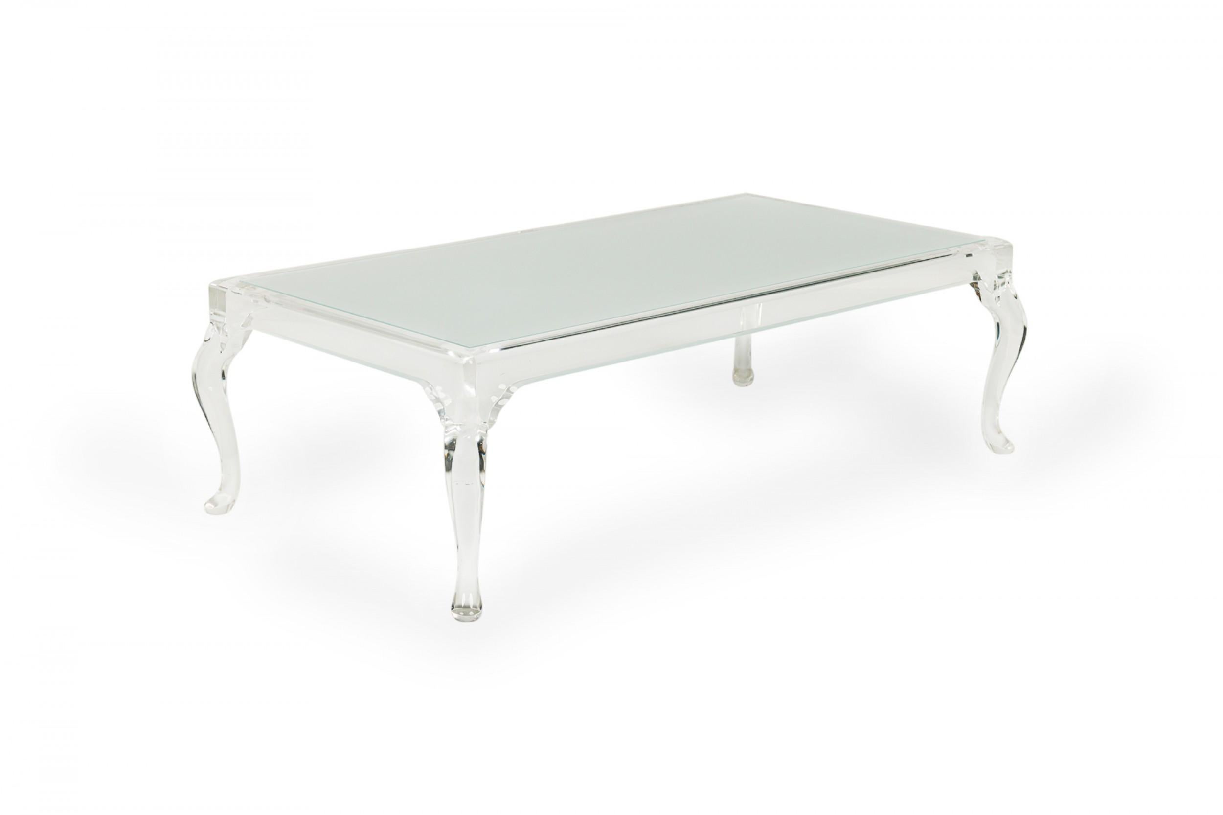 Dépoli Table à cocktail / table basse de style Queen Anne en lucite et verre dépoli en vente