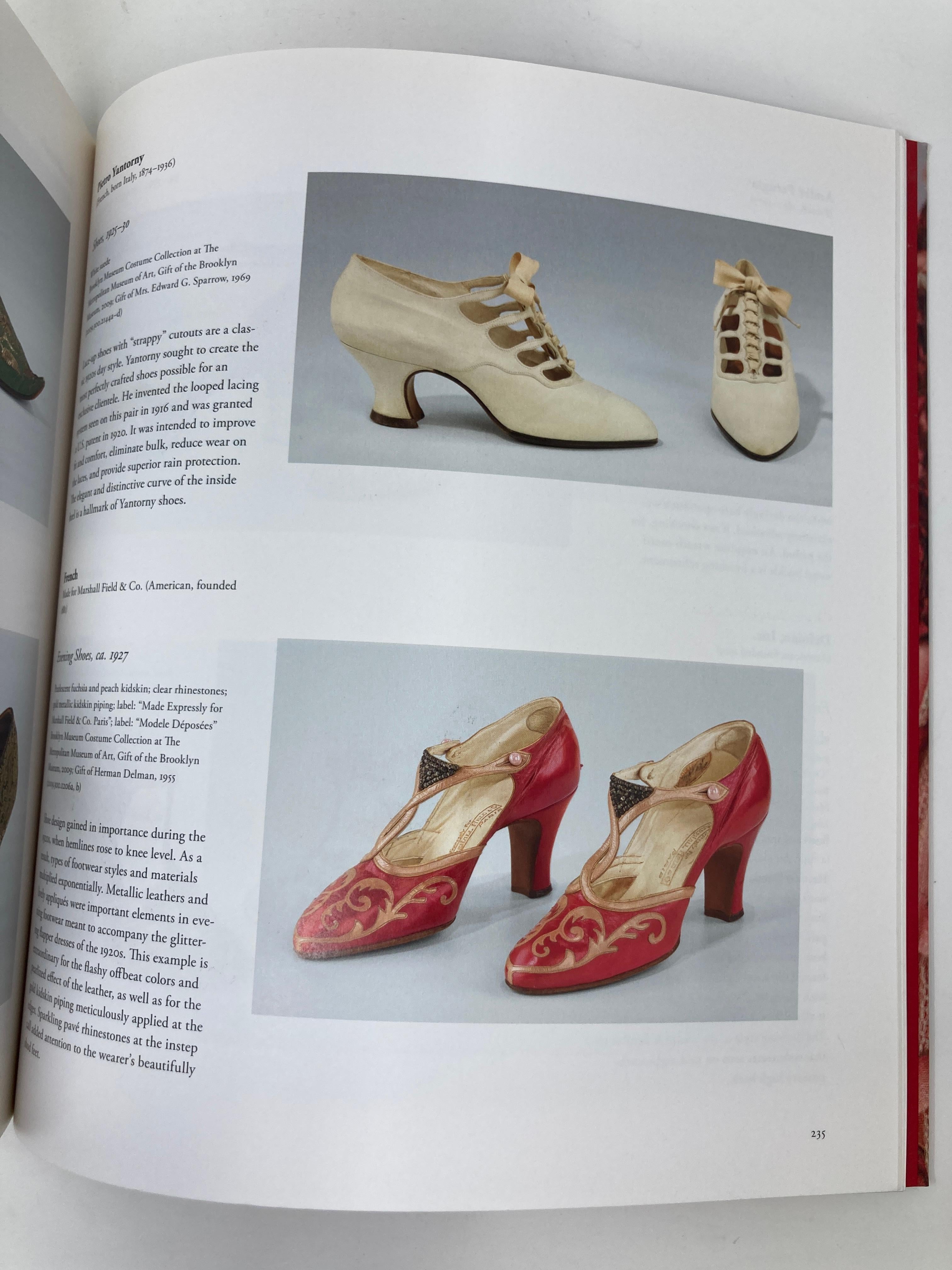 Alto stile: Opere d'arte della collezione di costumi del Brooklyn Museum in vendita 12