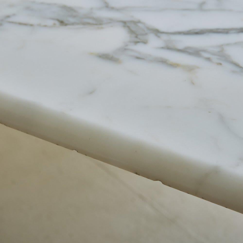 Mesa alta con tapa de mármol Calacatta de Joseph D'Urso para Knoll, años 90 en venta 6