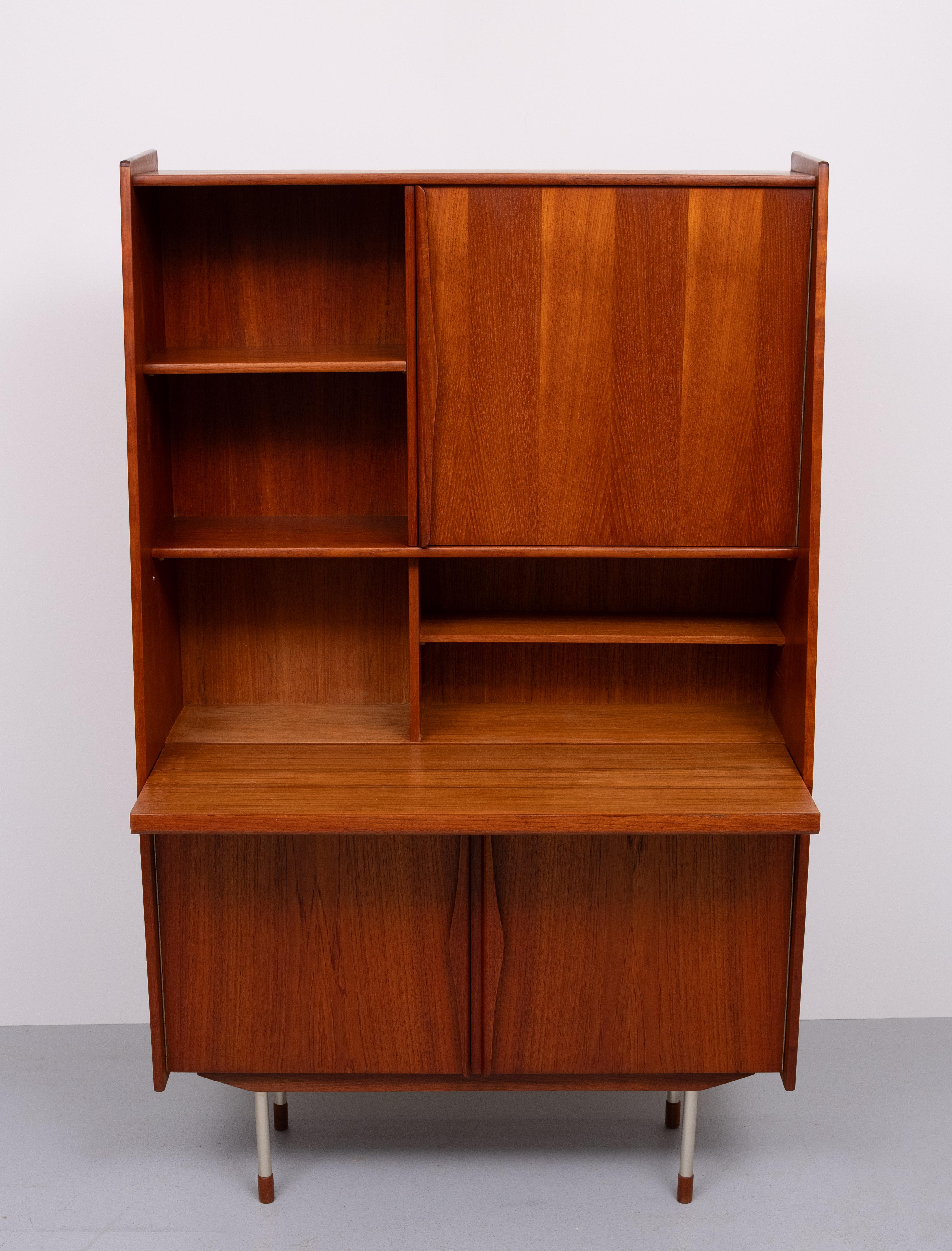 Metà XX secolo Teak alto  Segretario 1960 Danimarca in vendita