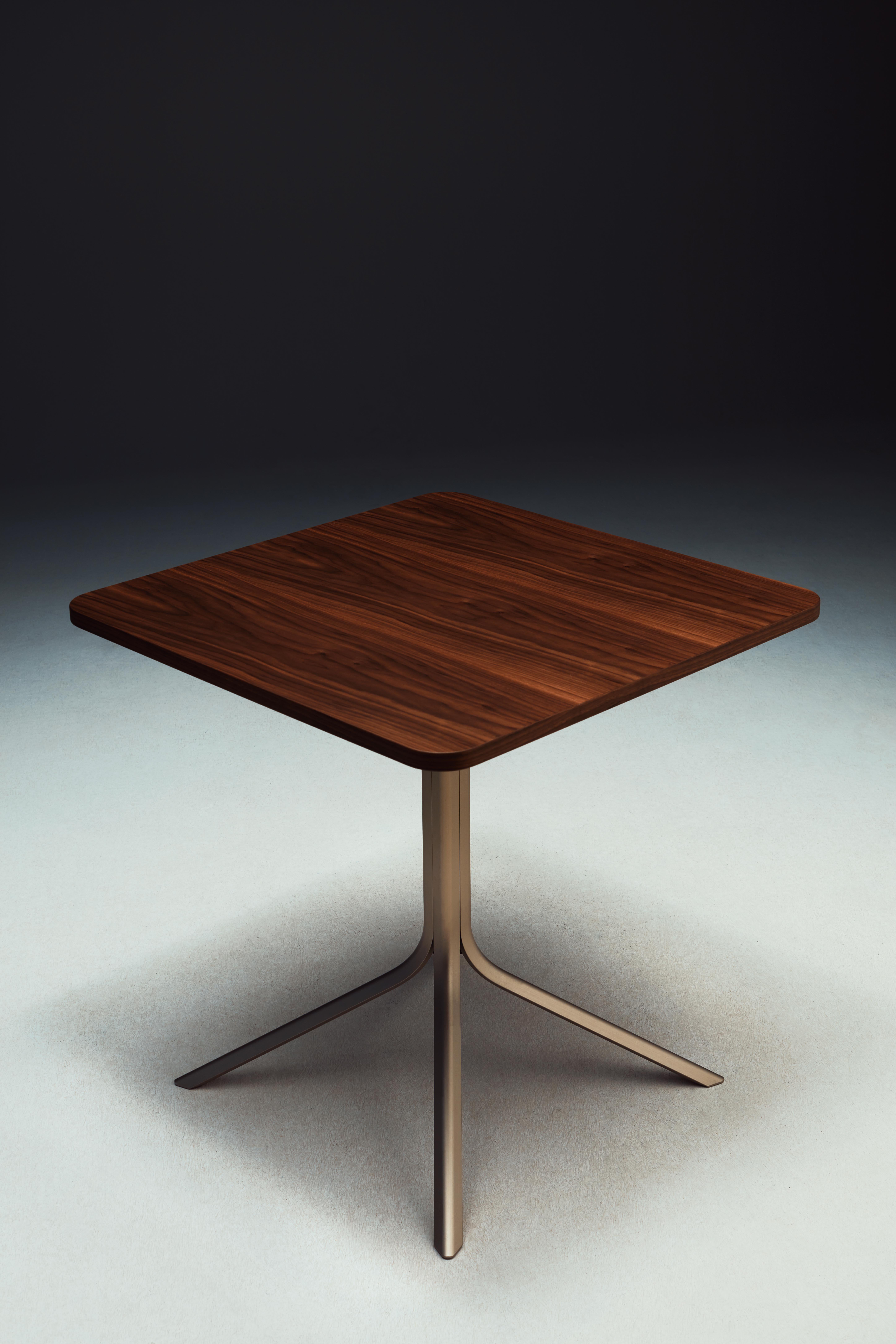 High-Tri Table by Michael Young
Dimensions:W 70 x D 70 x H 110 cm
Materials: Anodized structure, top in noce canaletto veneer
Variations of materials and dimensions available. Please contact us

Michael Young
Michael Young is a world-renowned