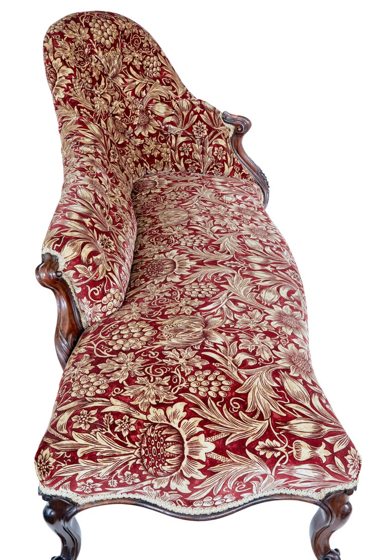 High Victorian Carved Walnut Chaise Lounge For Sale at 1stDibs