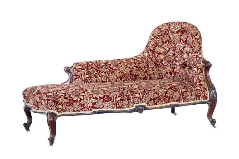 High Victorian Carved Walnut Chaise Lounge For Sale at 1stDibs