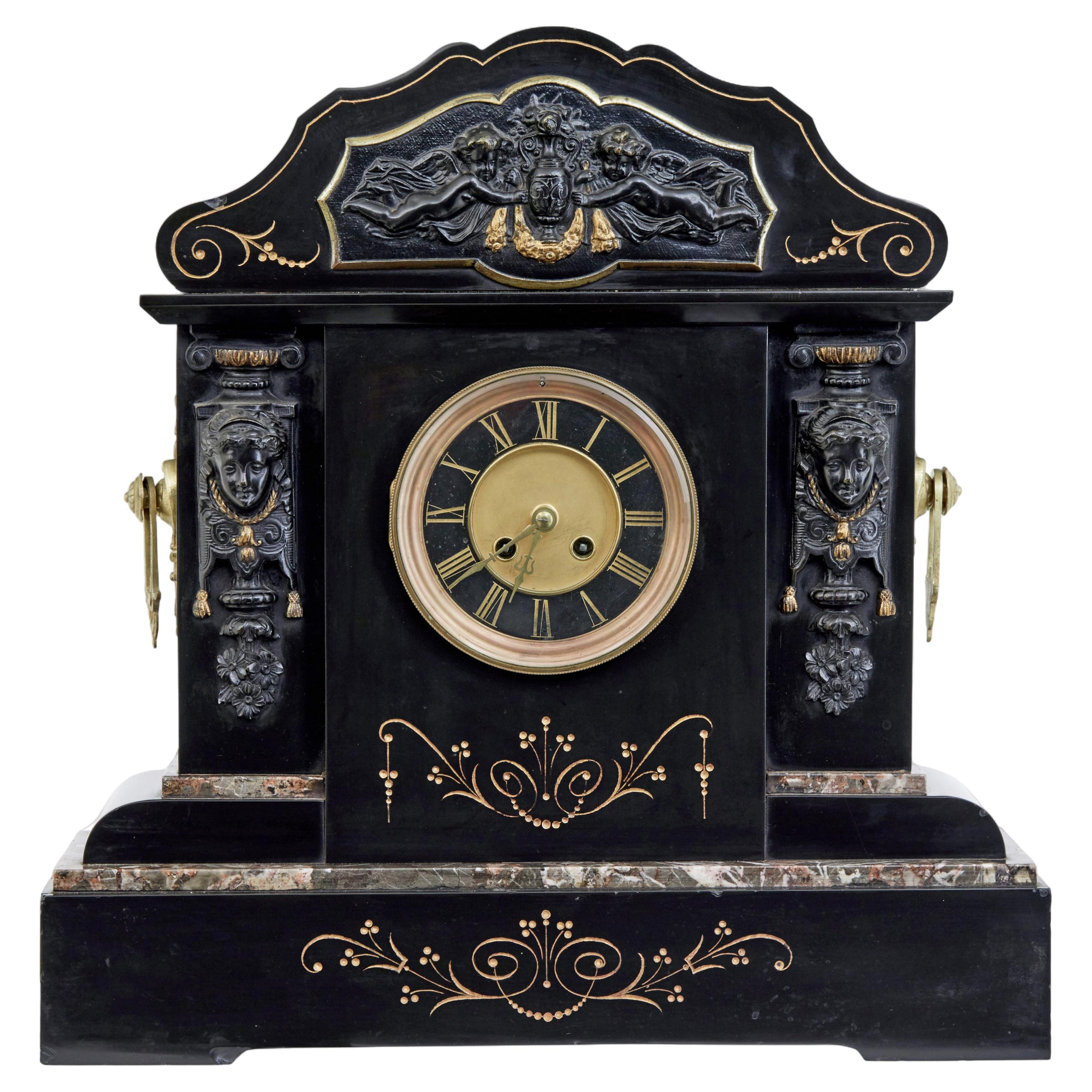 Haute horloge de cheminée victorienne en marbre noir incrusté en vente