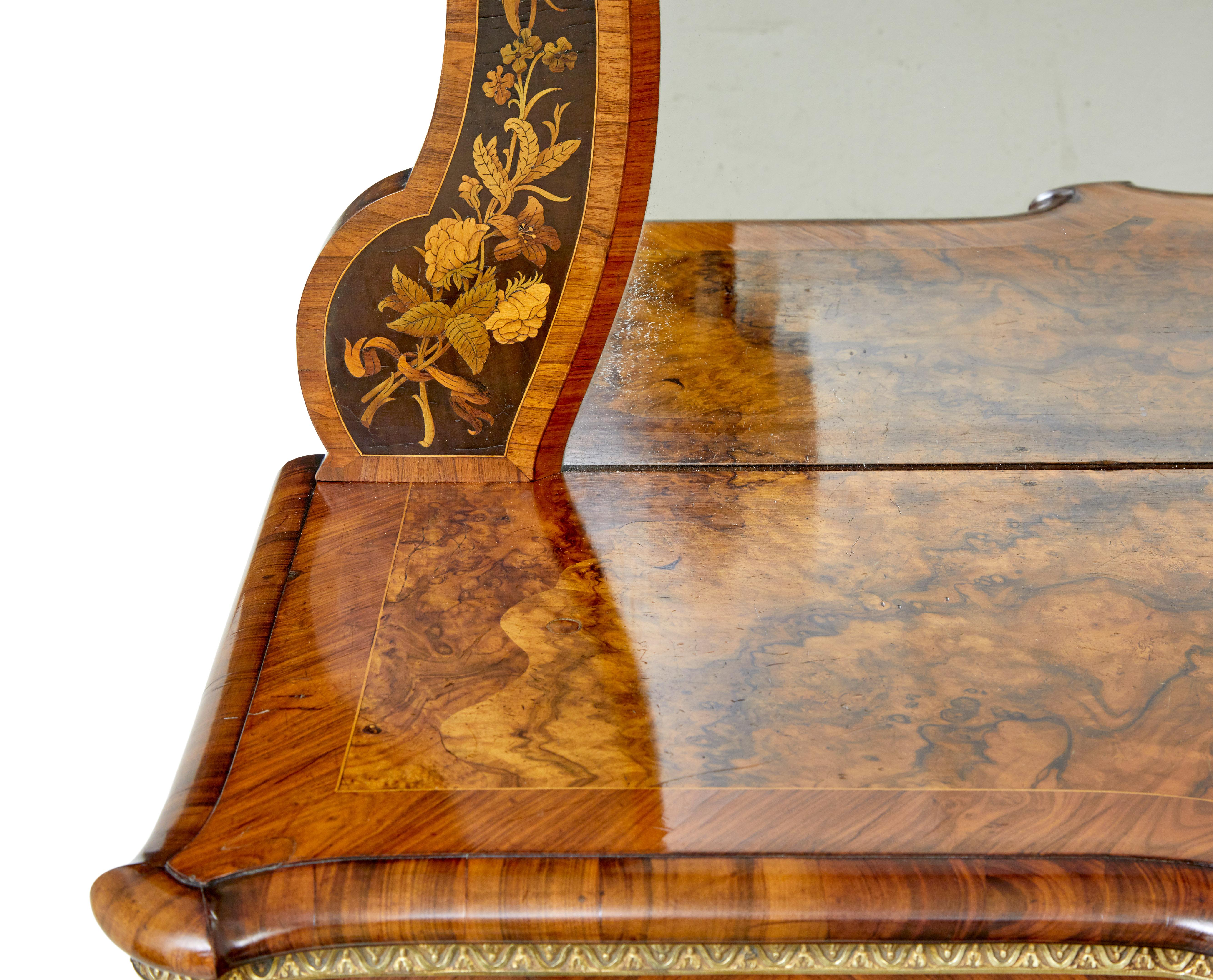 Credenza in radica di noce intarsiata di epoca vittoriana con specchio in vendita 3
