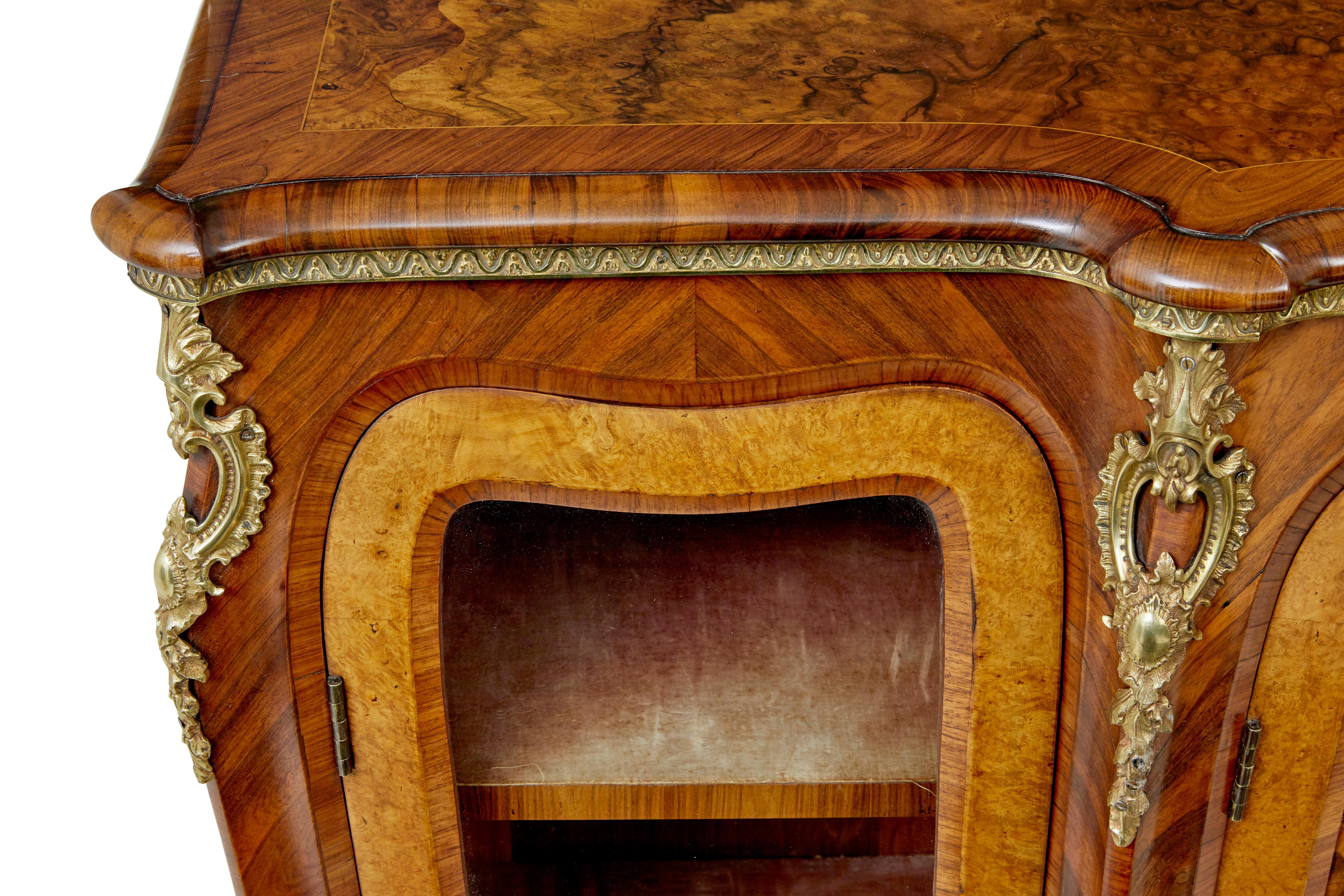 Credenza in radica di noce intarsiata di epoca vittoriana con specchio in vendita 4