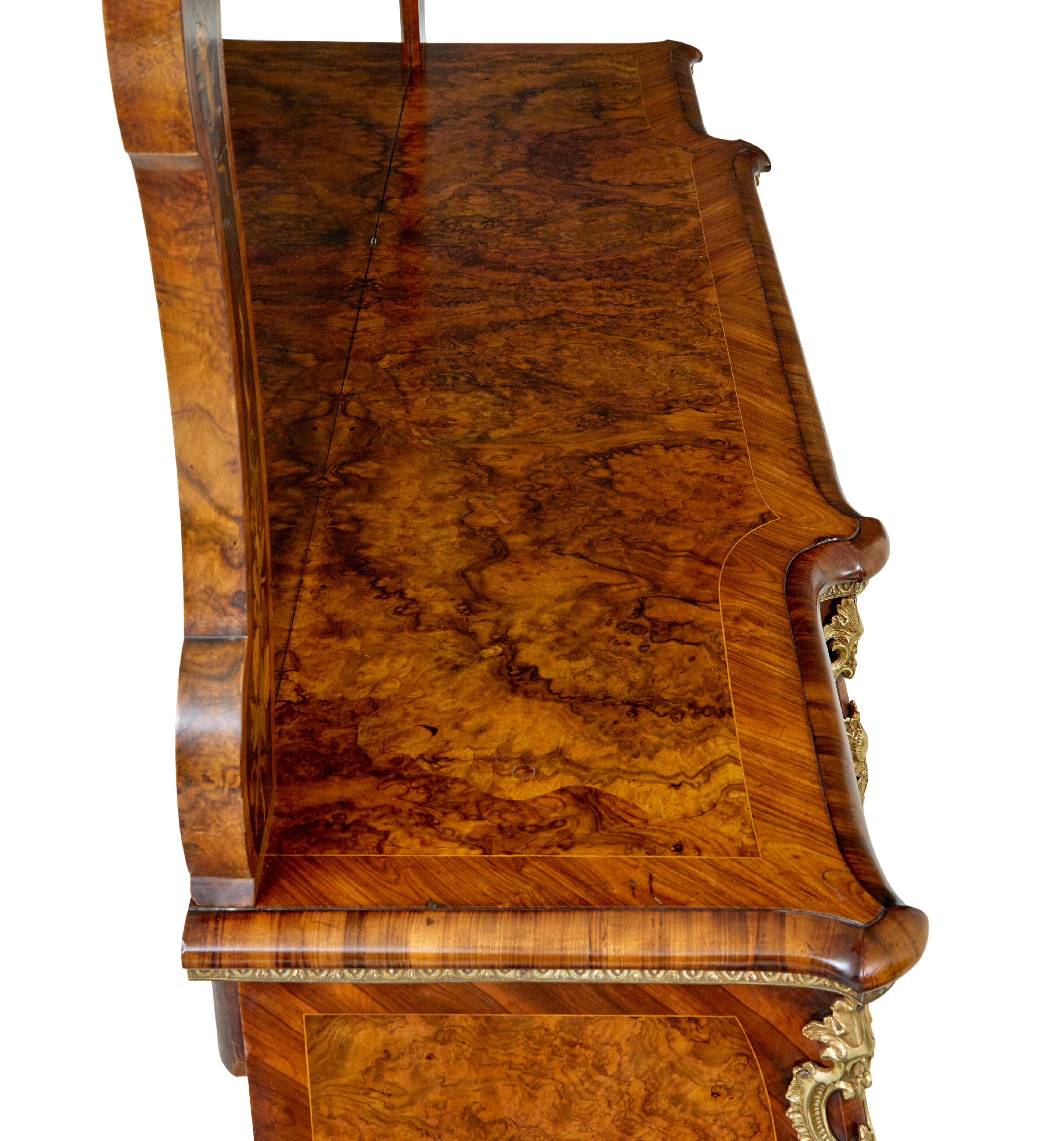 Specchio Credenza in radica di noce intarsiata di epoca vittoriana con specchio in vendita