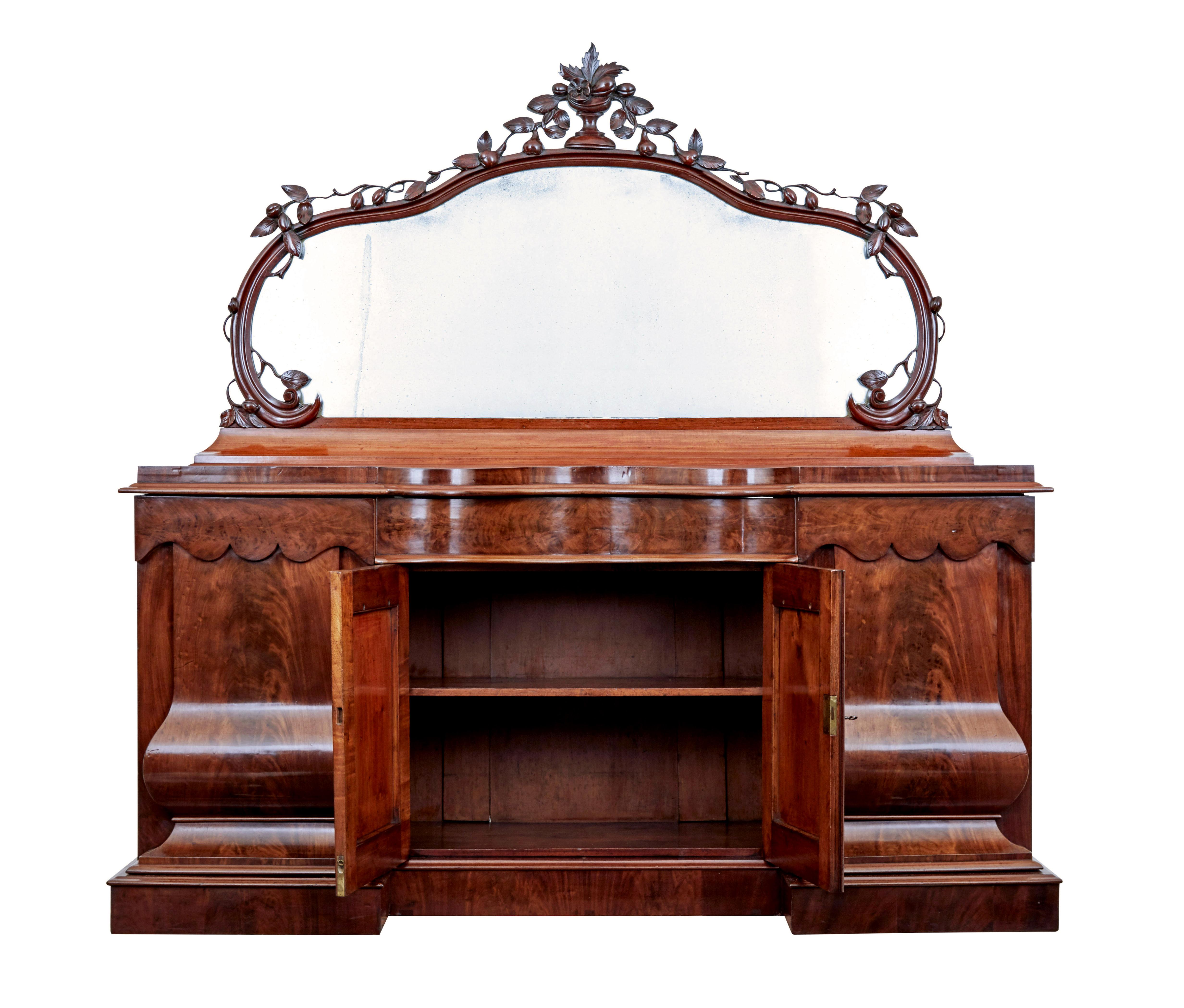 Vittoriano Credenza alta vittoriana a fiamma in mogano con specchio in vendita