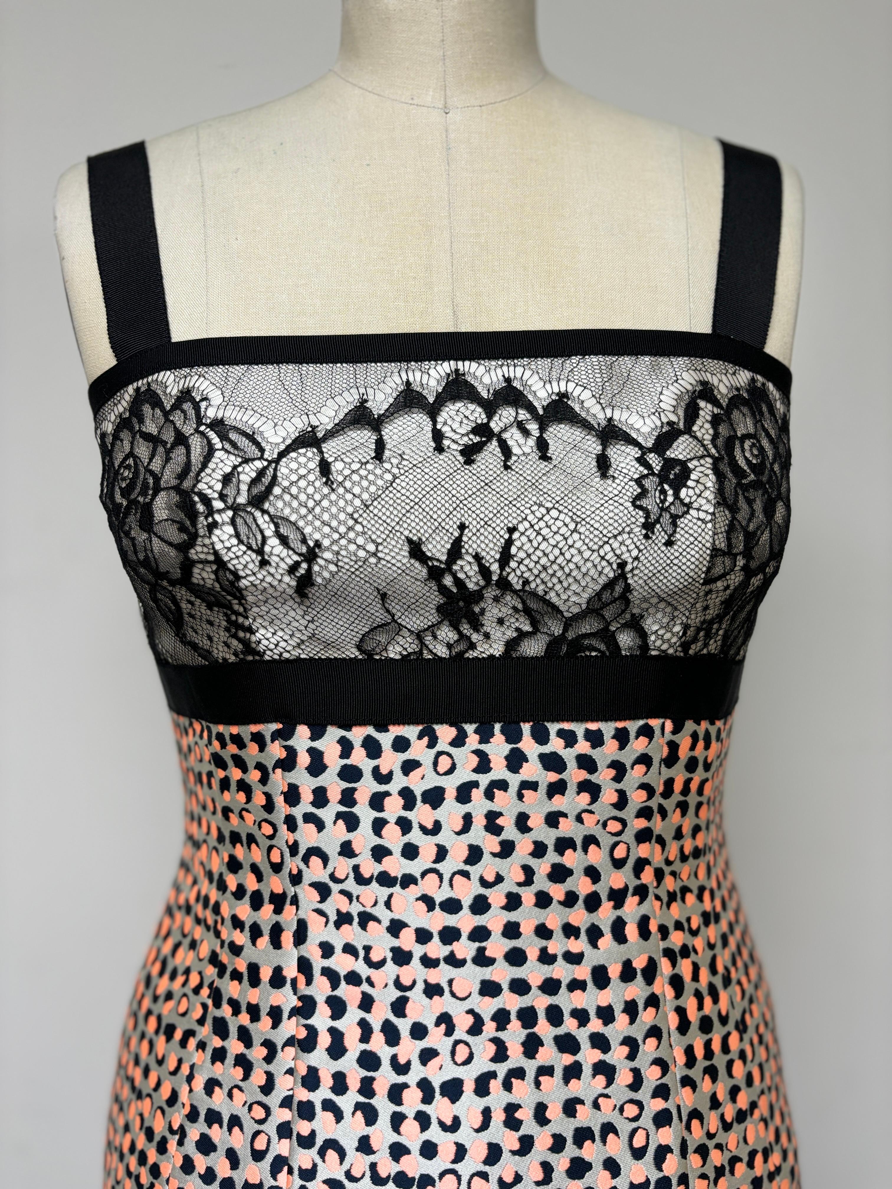 Vestido de Lunares en Coral Negro y Blanco con Corpiño de Encaje Ribeteado en Grosgrain Marrón en venta