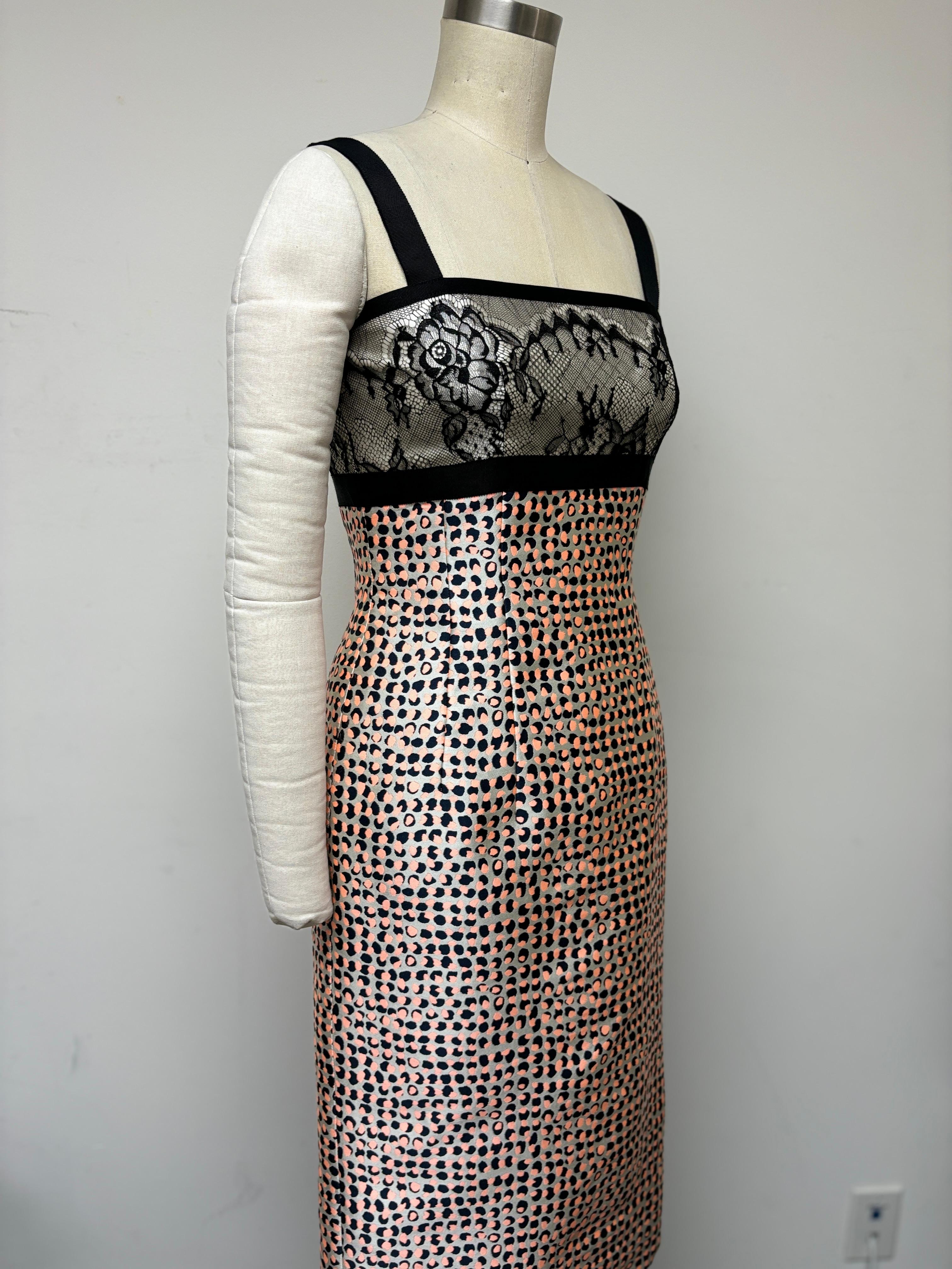 Vestido de Lunares en Coral Negro y Blanco con Corpiño de Encaje Ribeteado en Grosgrain en Excelente estado para la venta en Los Angeles, CA