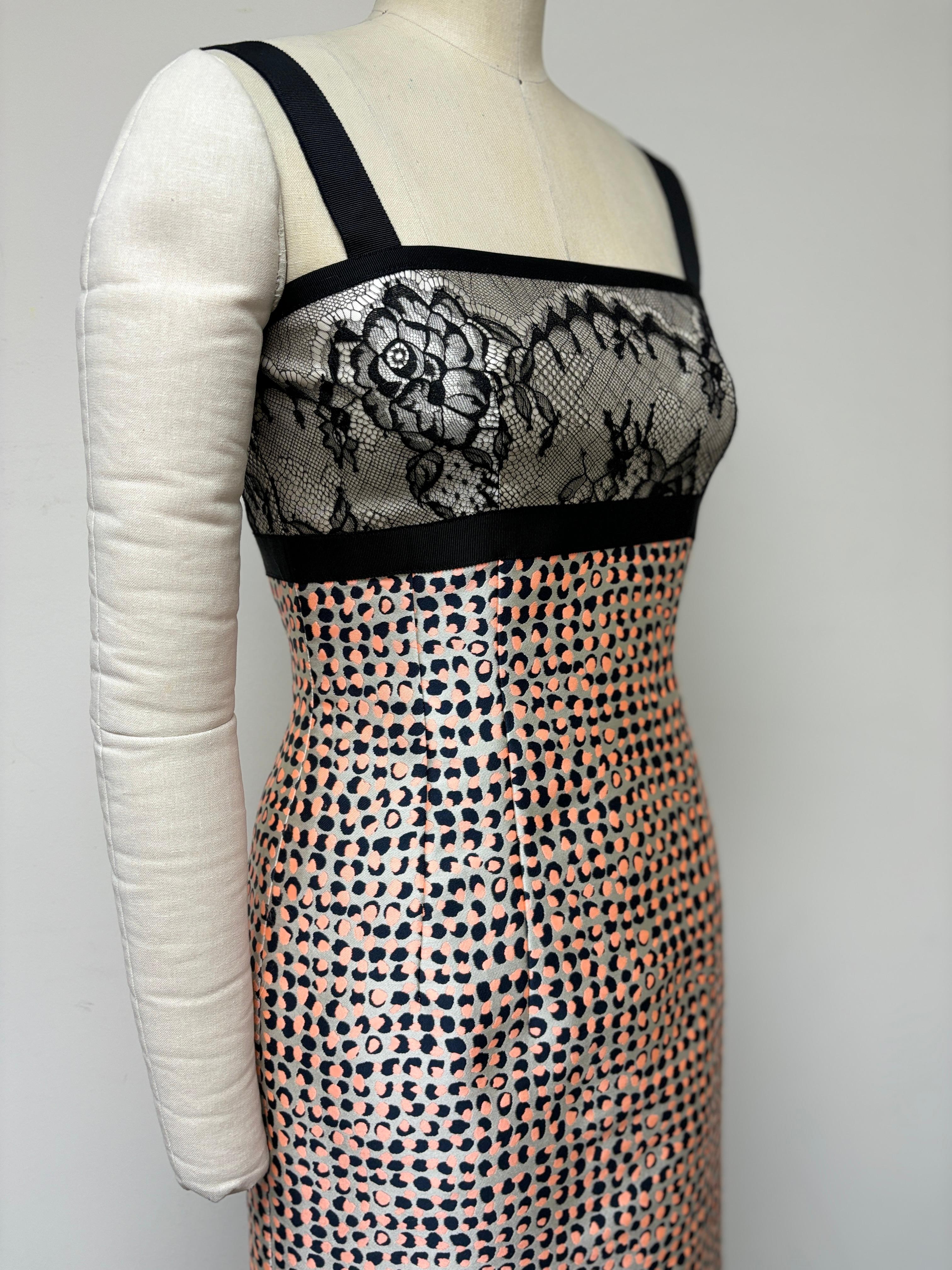 De las mujeres Vestido de Lunares en Coral Negro y Blanco con Corpiño de Encaje Ribeteado en Grosgrain en venta