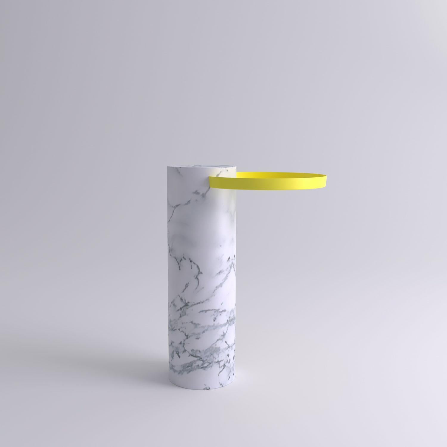 High white marble contemporary guéridon, Sebastian Herkner
Dimensions: D 42 x H 57 cm
Materials: Pele de Tigre marble, yellow metal tray

The salute table exists in 3 sizes, 4 different marble stones for the column and 5 different finishes for