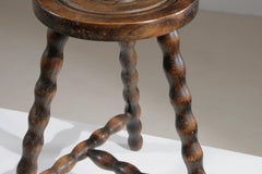 Taburete alto trípode de madera, Francia ca. 1950