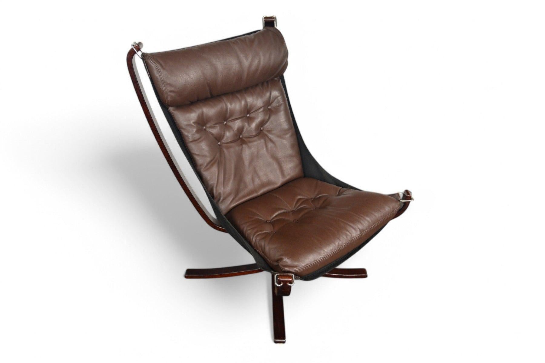 Norvégien Chaise longue Falcon à dossier haut en cuir Brown en vente