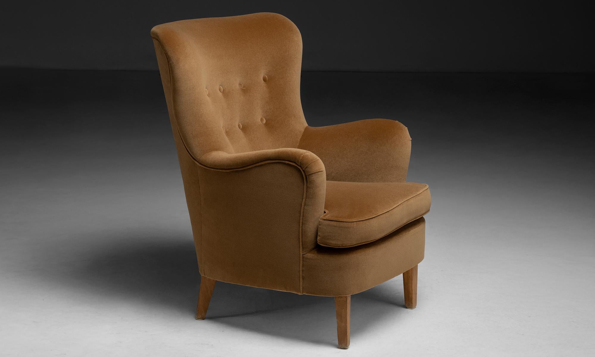 Highback Lounge Chair

America, 1950

Curved lounge chair with a high back, button-tufted interior, and rolled arms. Newly upholstered in Pierre Frey wool velvet.

32.5”w x 34”d x 38.5”h x 17”seat

Ref. CHAIR1374