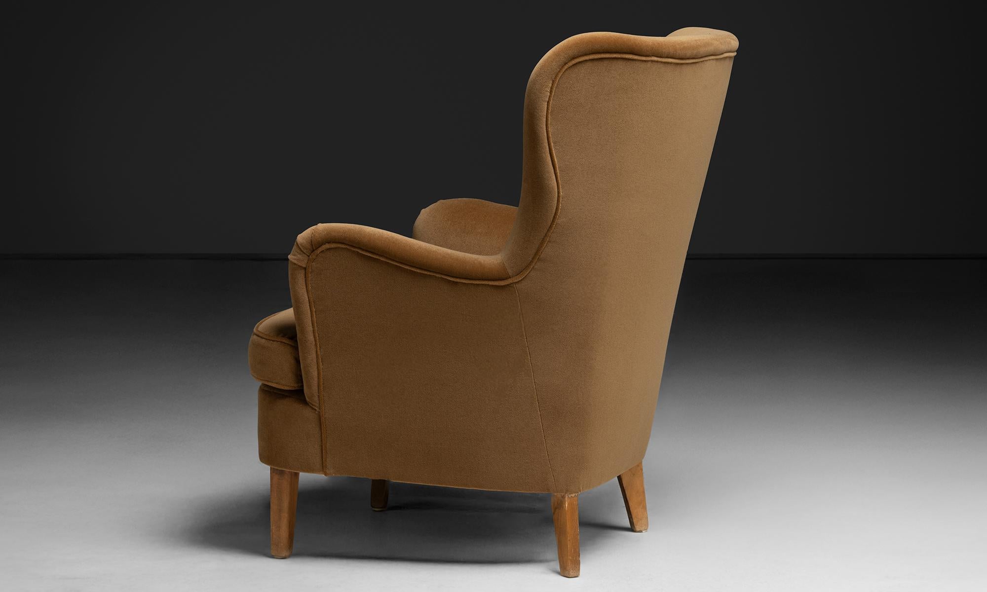 American Highback Lounge Chair, America 1950 For Sale