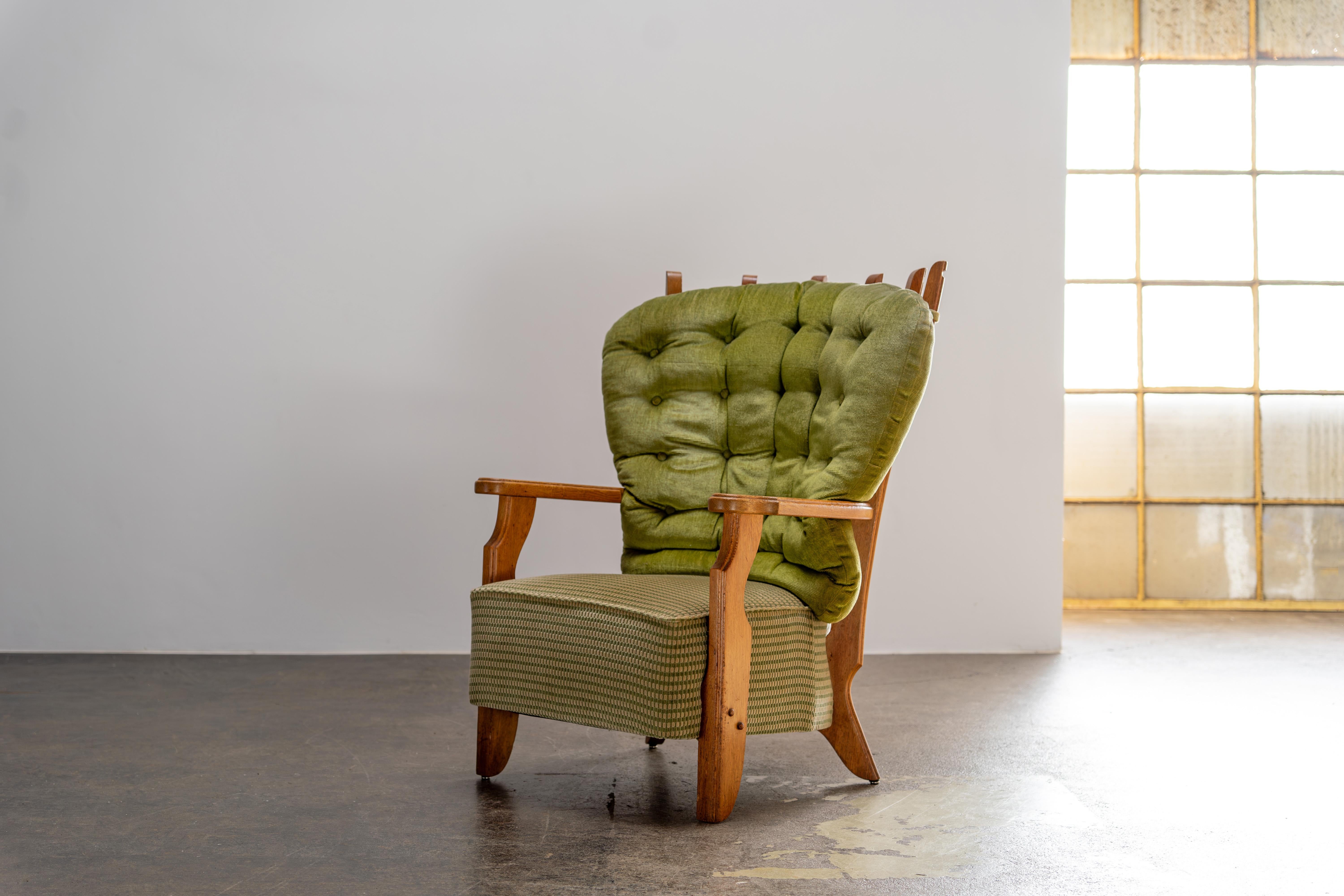 Guillerme & Chambron - Conosciuti per il loro approccio innovativo che bilanciava la funzione con l'arte, questi designer hanno lasciato un segno indelebile nel design moderno. Questa poltrona da salotto in quercia, in ottime condizioni e con la sua