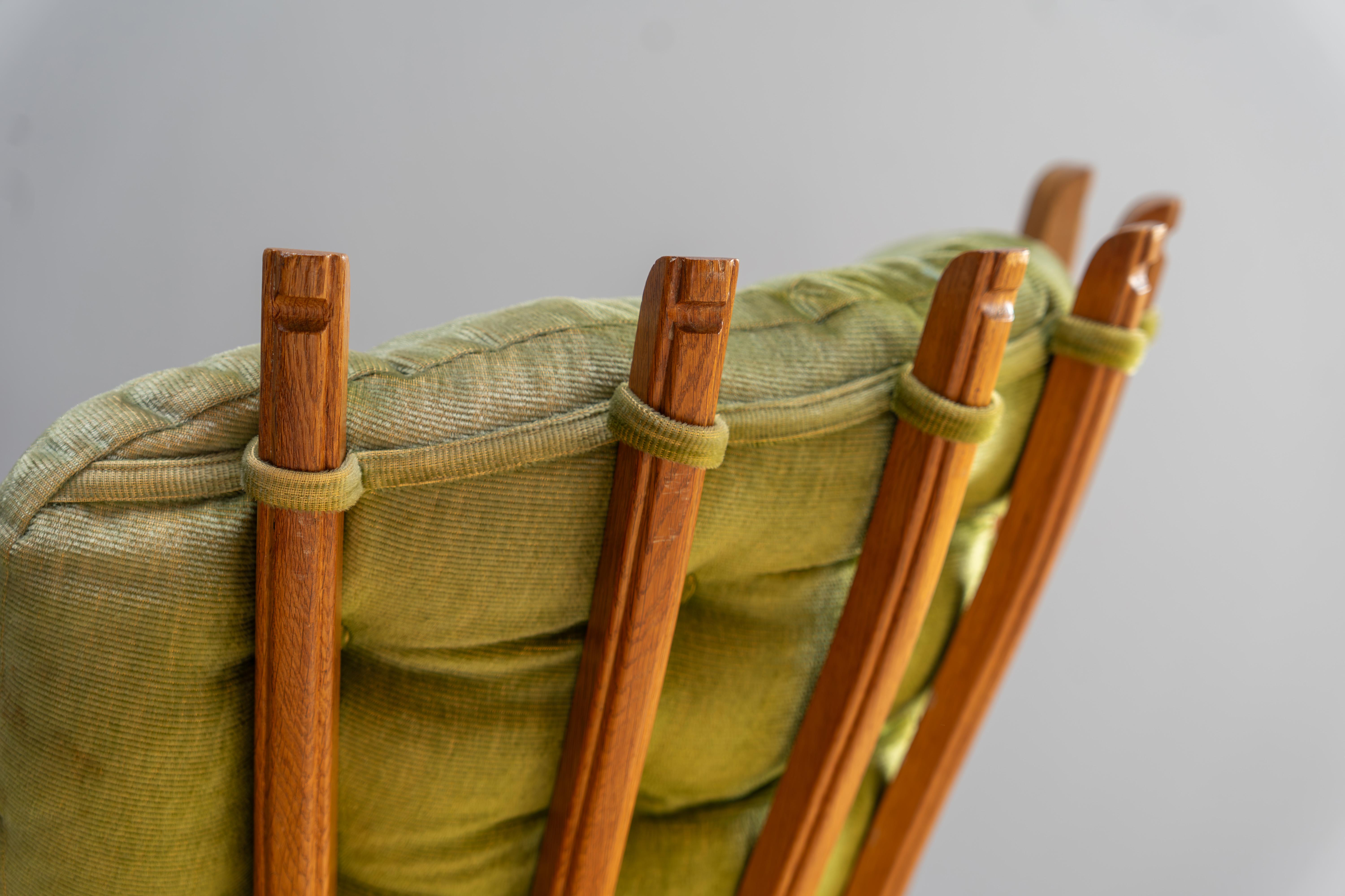 Sedia da salotto Highback Oak - Guillerme & Chambron, Votre Maison, Francia, anni '60 in vendita 1