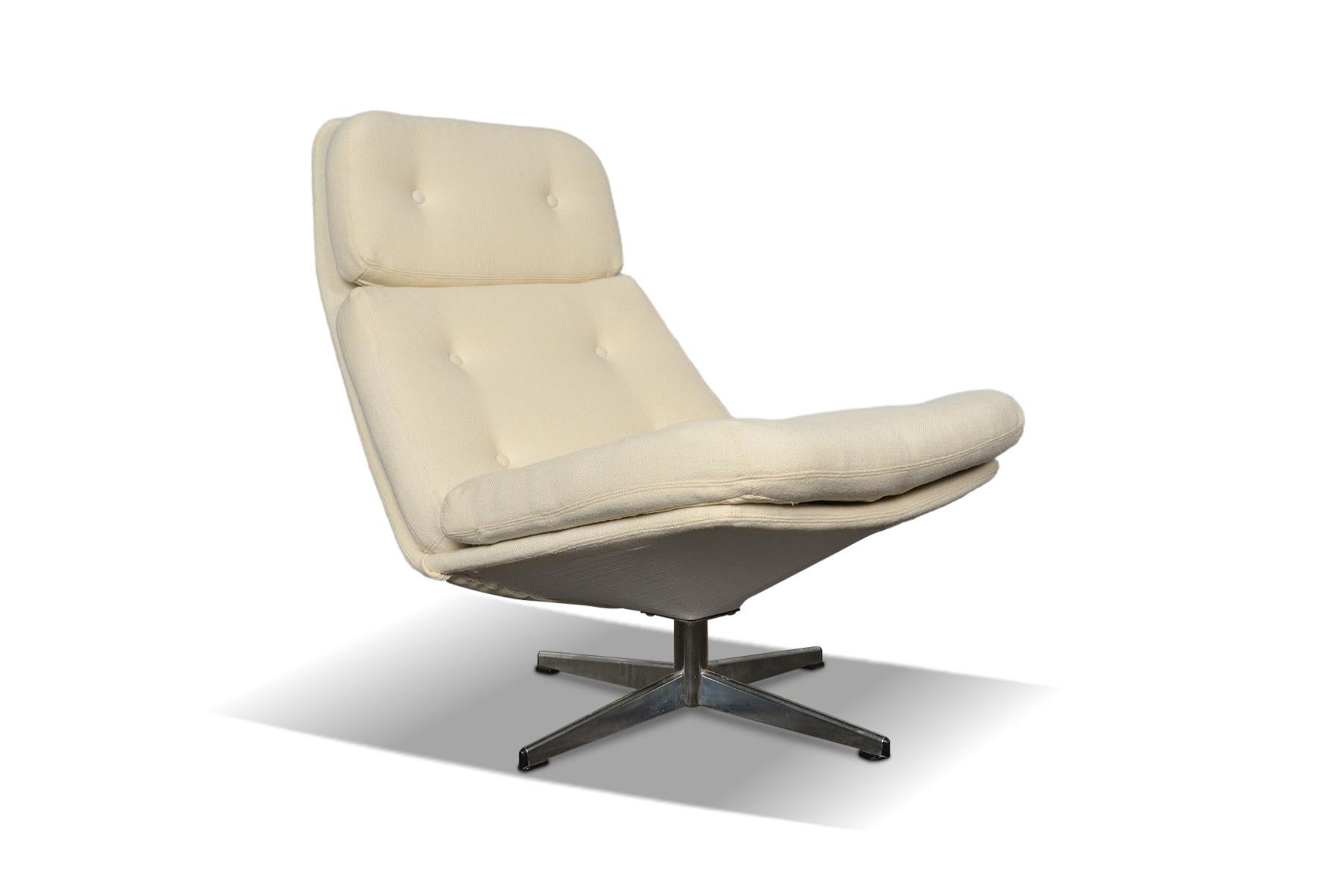 20th Century Highback Swivel Lounge Chair by Gillis Lundgren For Sale