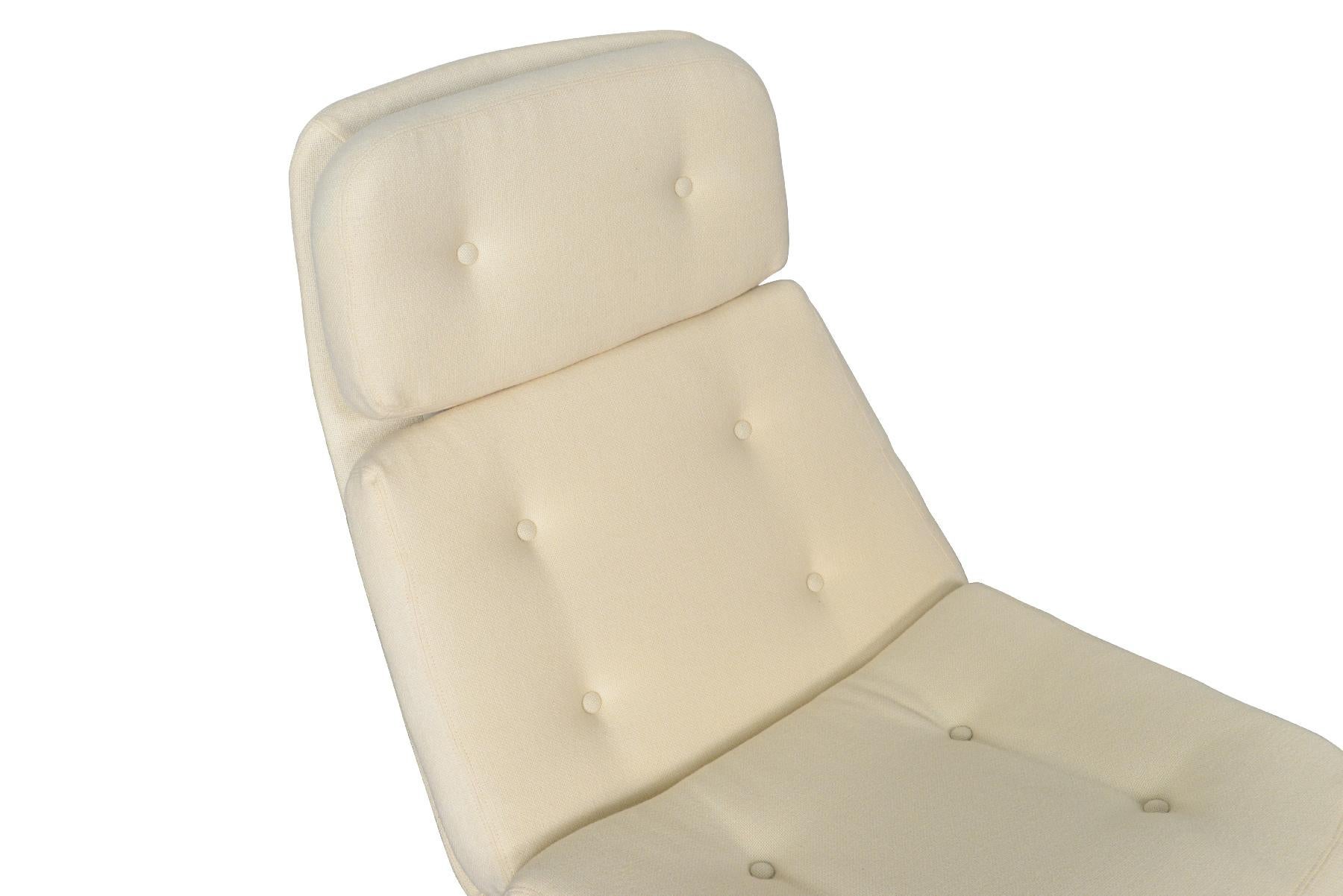 Aluminum Highback Swivel Lounge Chair by Gillis Lundgren For Sale