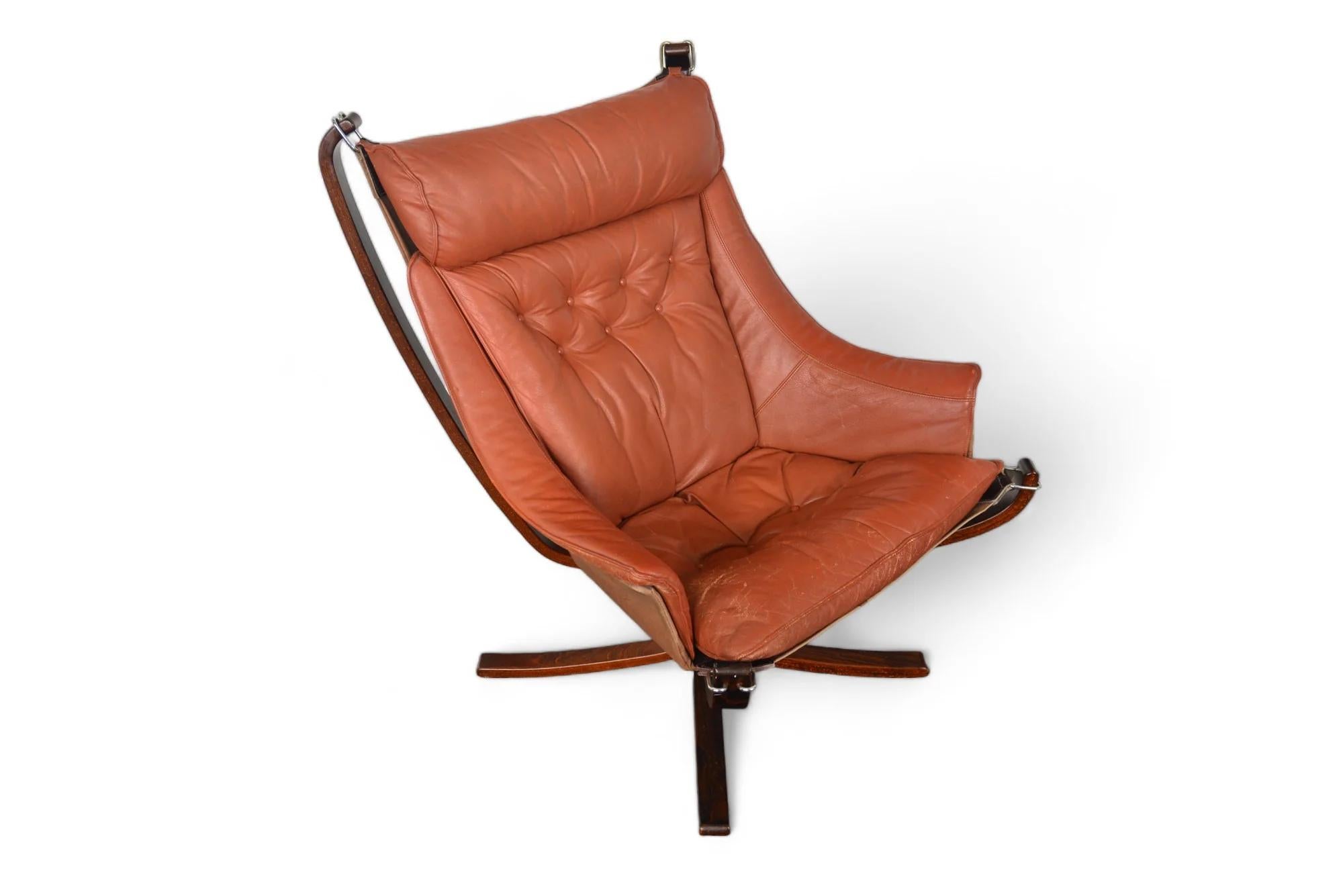 Origin: Norway
Designer: Sigurd Ressell
Manufacturer: Vatne Møbler
Era: 1960s
Materials: Leather, Bent Beech
Measurements: 32″ wide x 33″ deep x 39.5″ tall
Seat Height: 18″ tall

Condition: In excellent original condition.