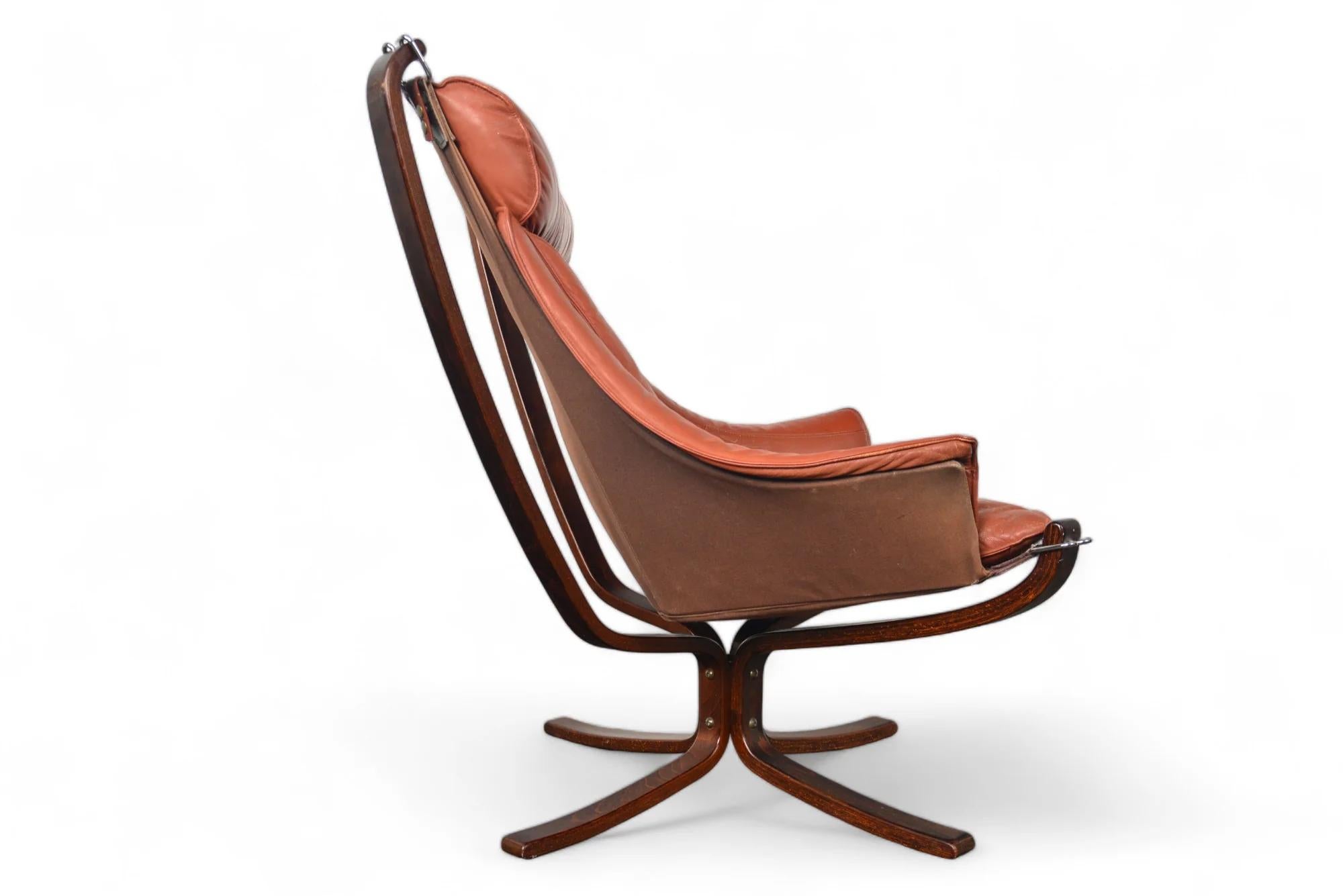 Highback Winged Falcon Chair In Rust Leather In Good Condition For Sale In Berkeley, CA