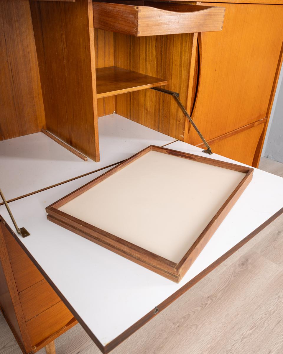 Italienisches Design 1960er Jahre vintage Holz Highboard im Zustand „Gut“ im Angebot in None, IT