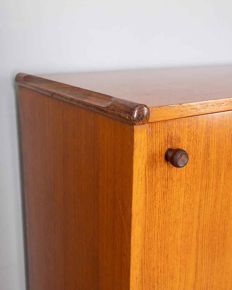 Italienisches Design 1960er Jahre vintage Holz Highboard im Angebot 2