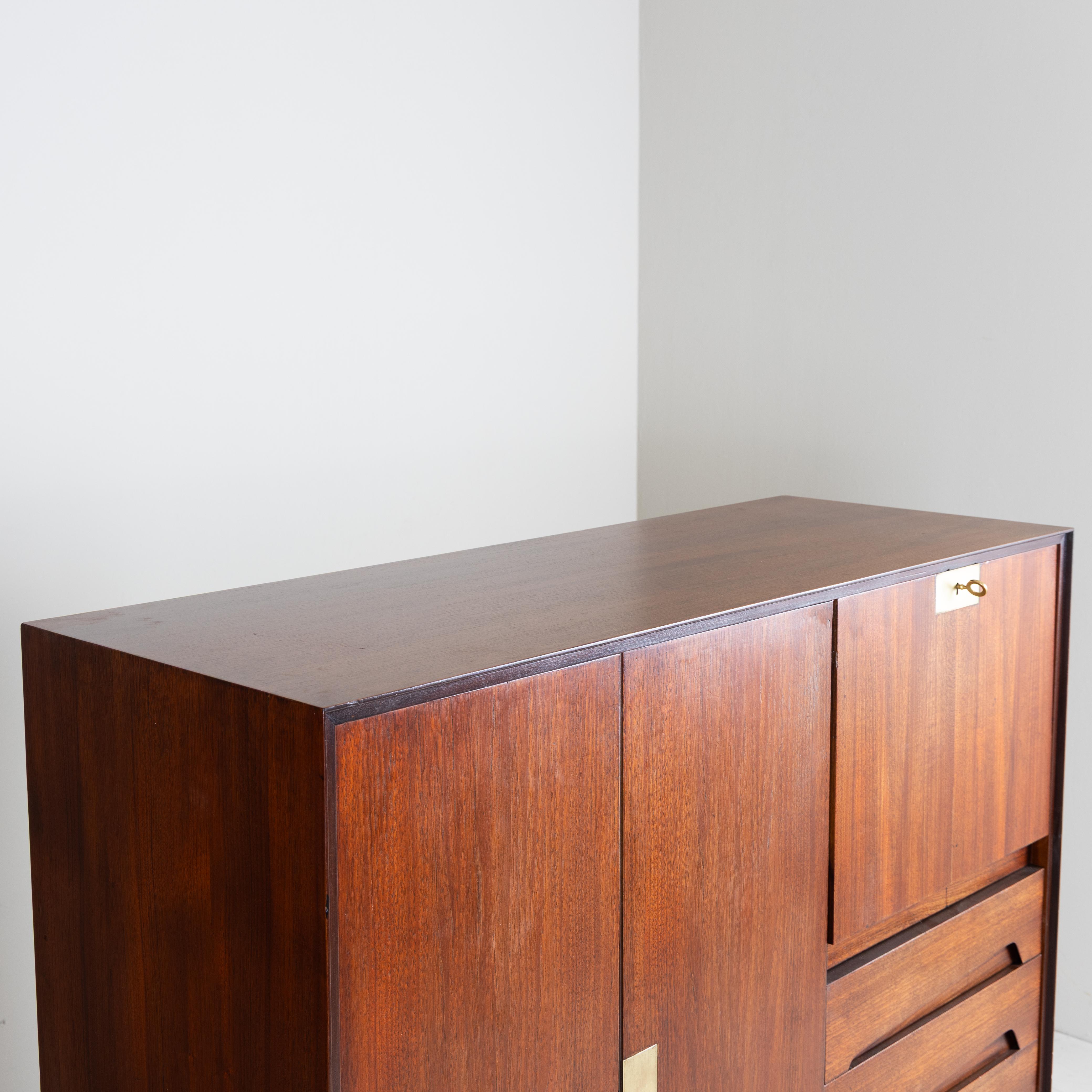 Credenza a ripiani Vittorio Dassi in legno, metà del secolo scorso, Italia 1950 in vendita 8