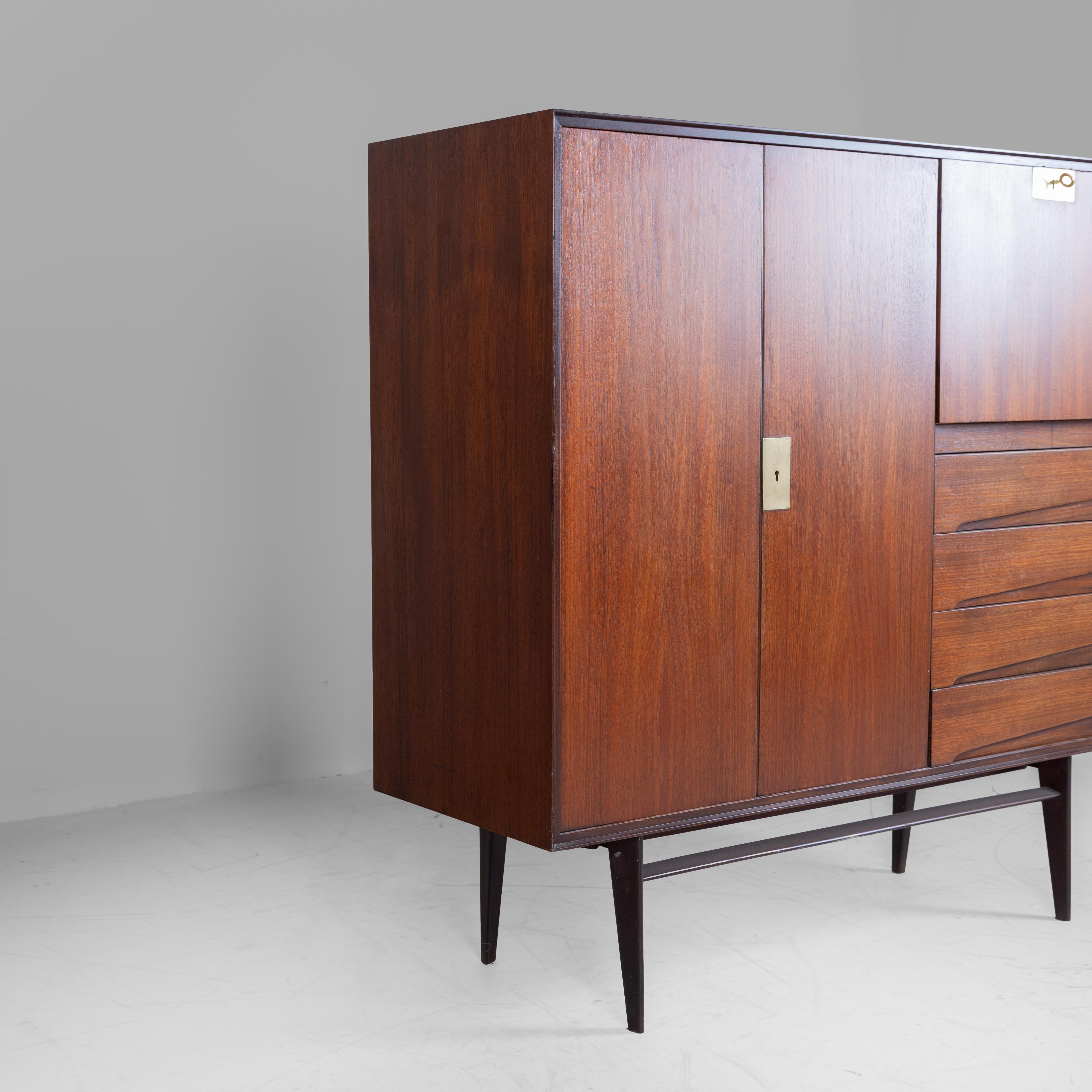 Credenza a ripiani Vittorio Dassi in legno, metà del secolo scorso, Italia 1950 in vendita 9