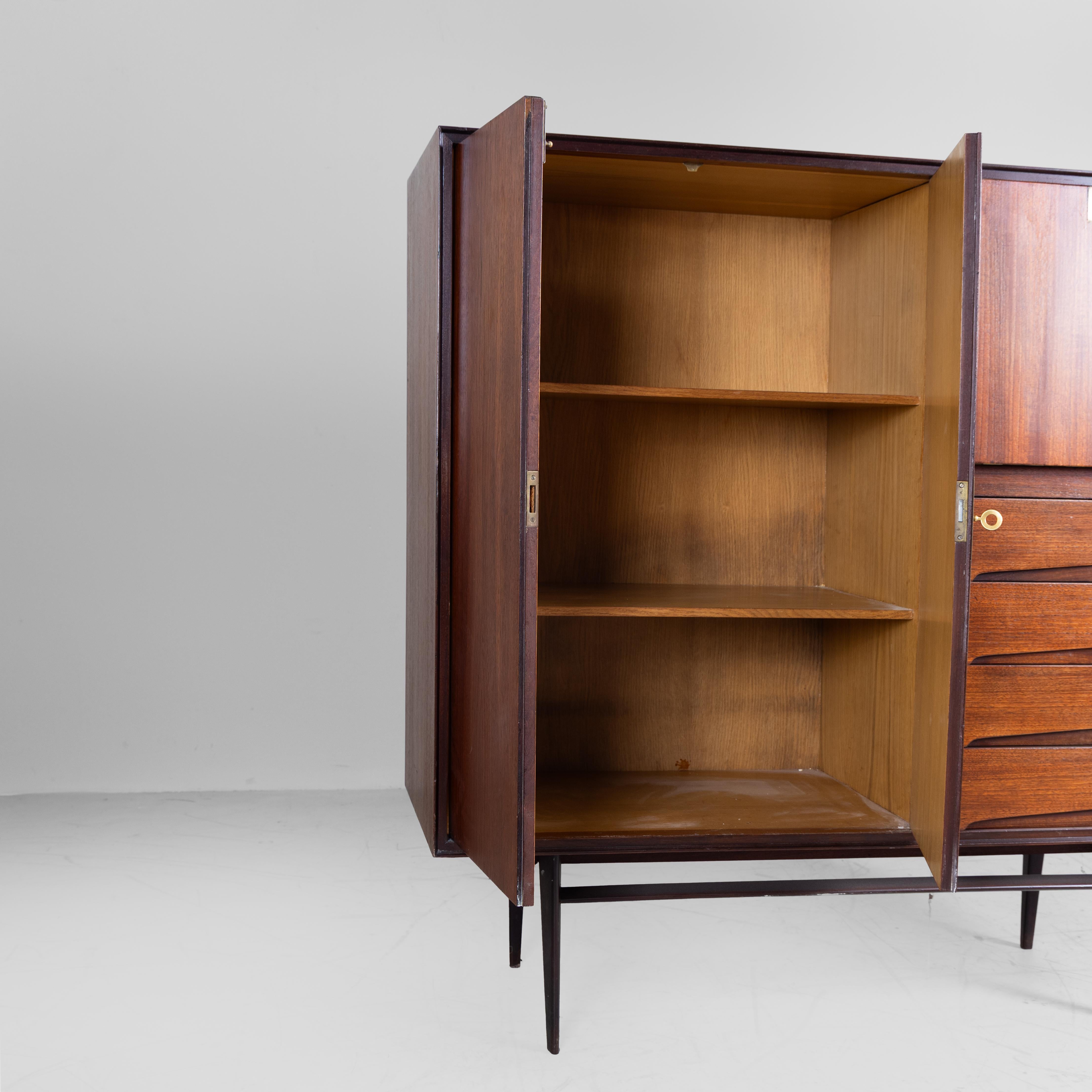 Credenza a ripiani Vittorio Dassi in legno, metà del secolo scorso, Italia 1950 in vendita 10