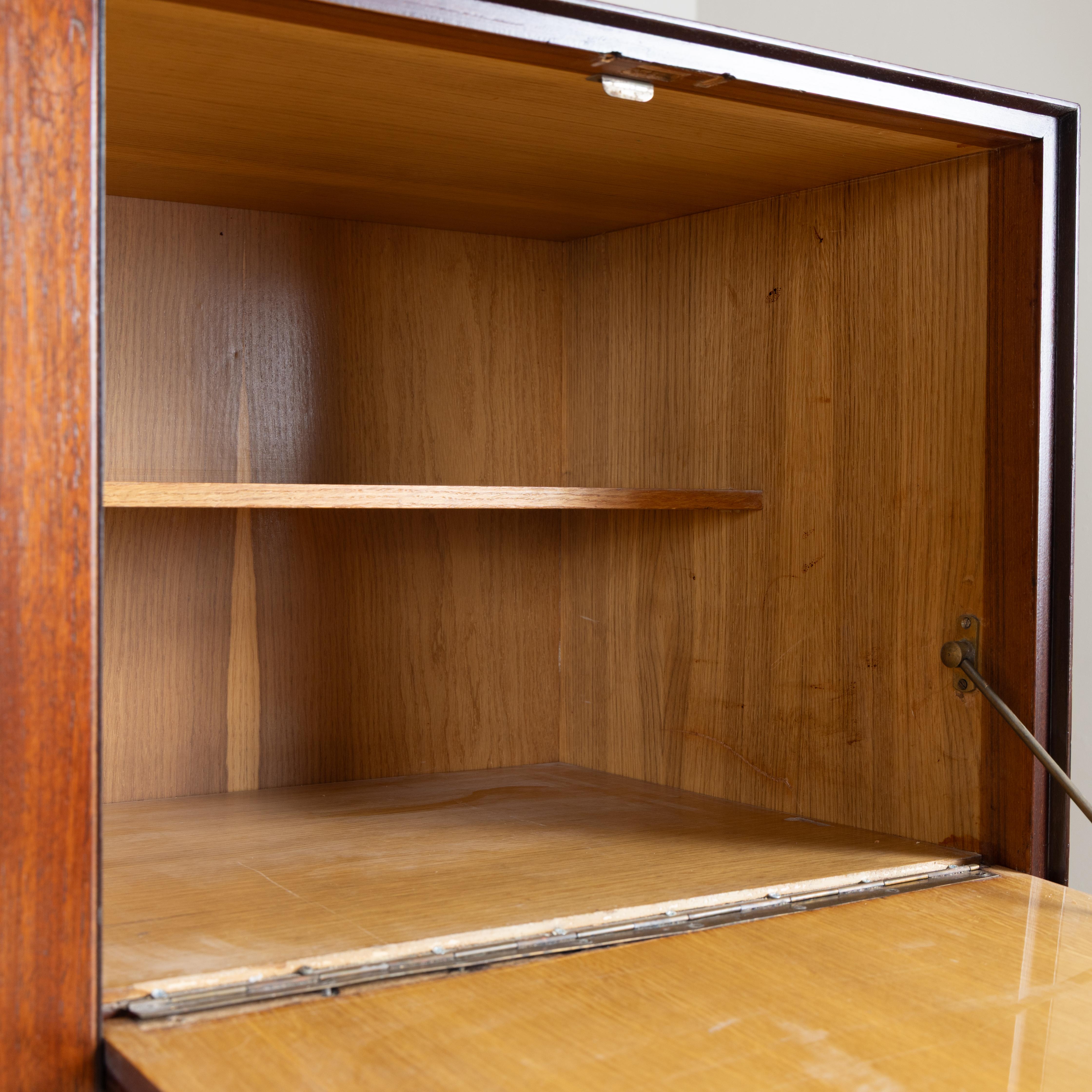 Metà XX secolo Credenza a ripiani Vittorio Dassi in legno, metà del secolo scorso, Italia 1950 in vendita