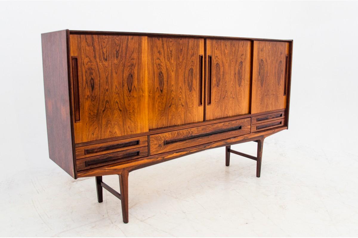Highboard, Danish Design, 1960s

Very good condition.

Wood: rosewood

Dimensions: height 120 cm, width 200 cm, depth 46 cm.