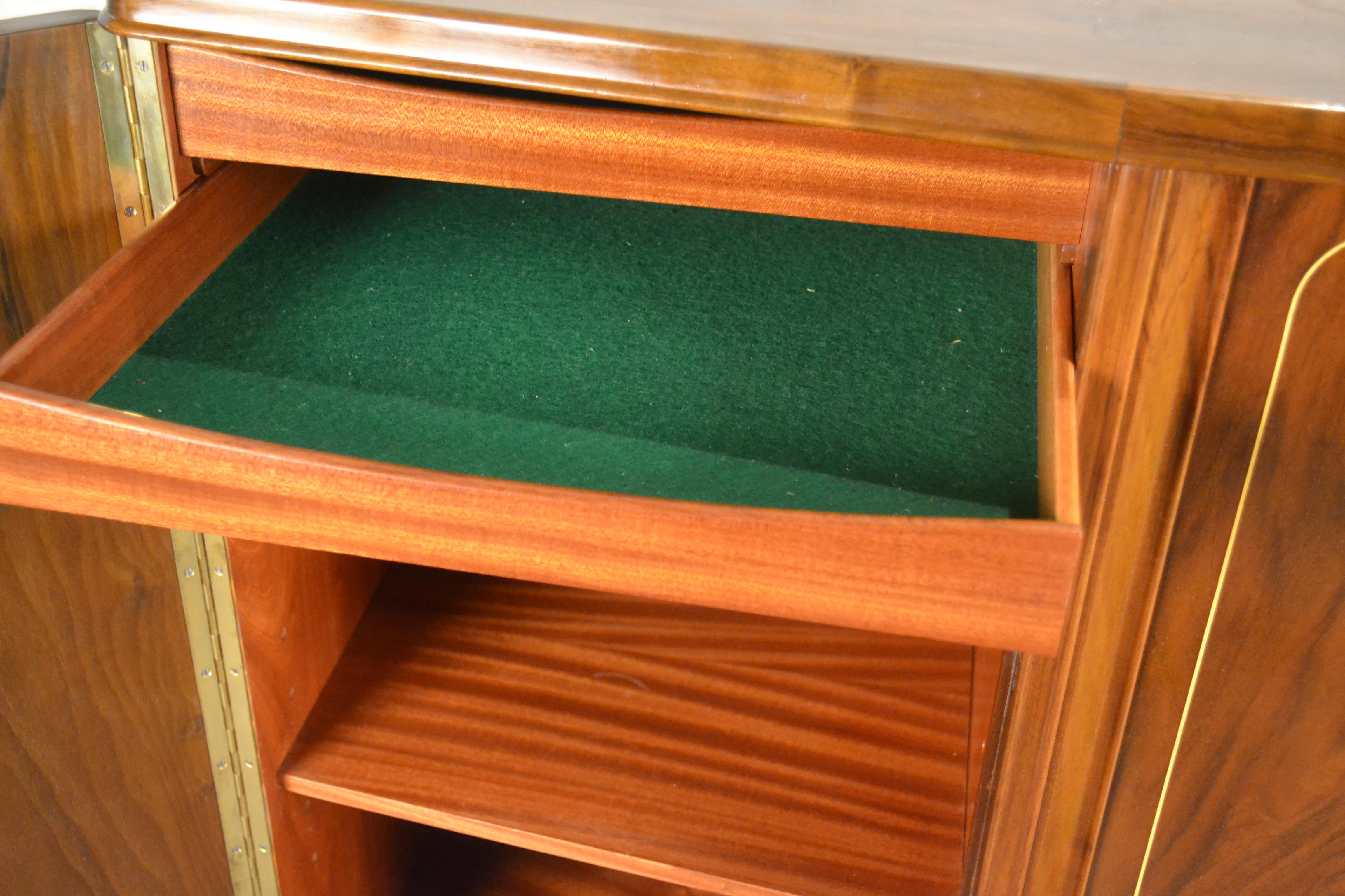 Highboard, Denmark, 1960s In Good Condition For Sale In Mazowieckie, PL