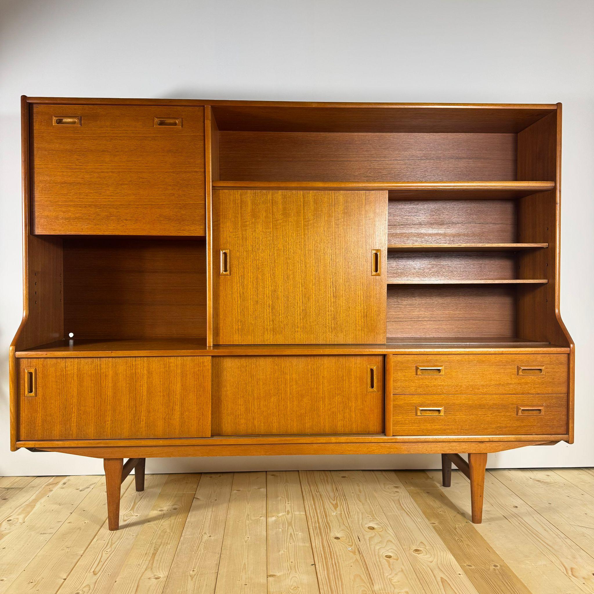 Highboard Mid-Century in teak, 1960 For Sale 2