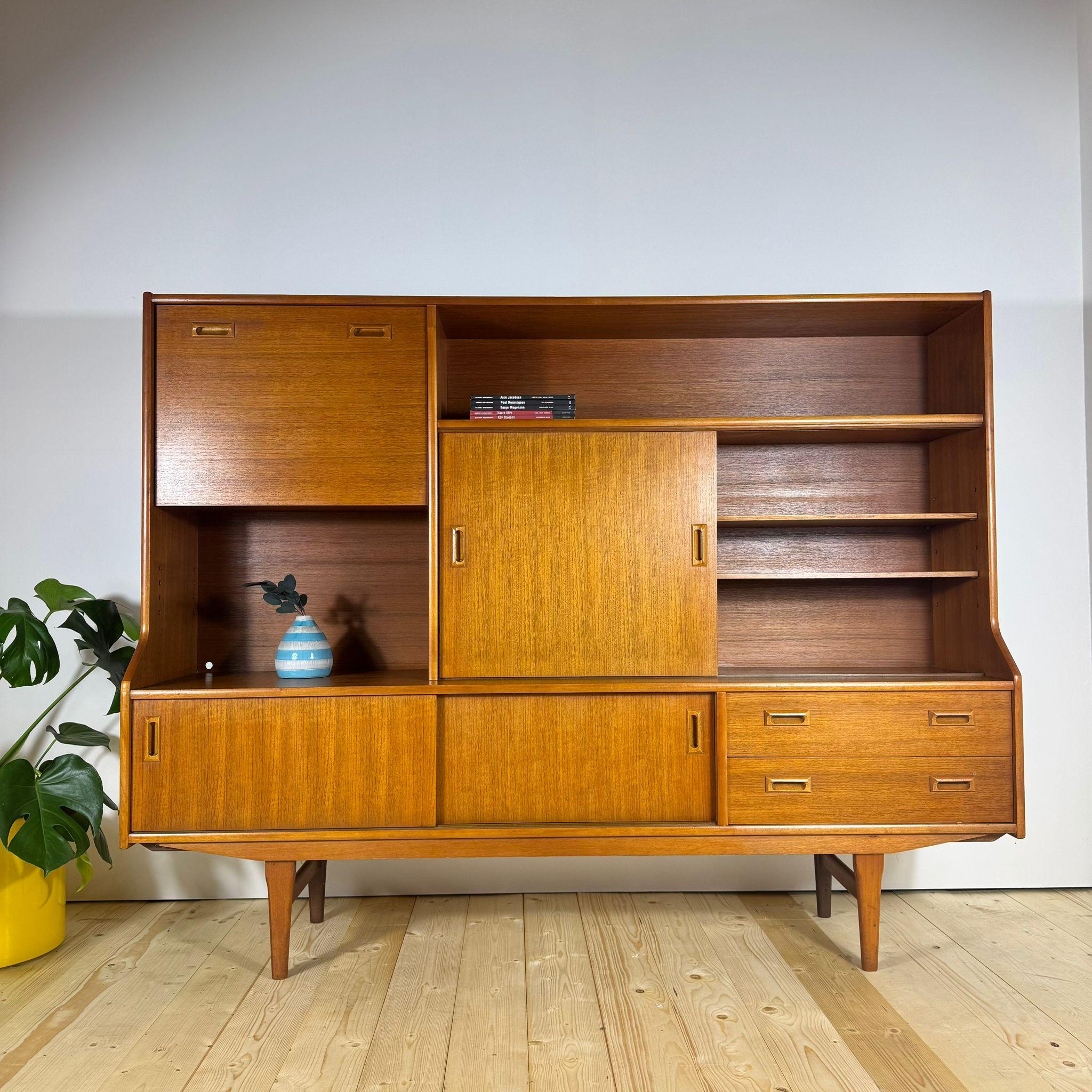 Highboard Mid-Century in teak, 1960 In Good Condition For Sale In Torino, IT