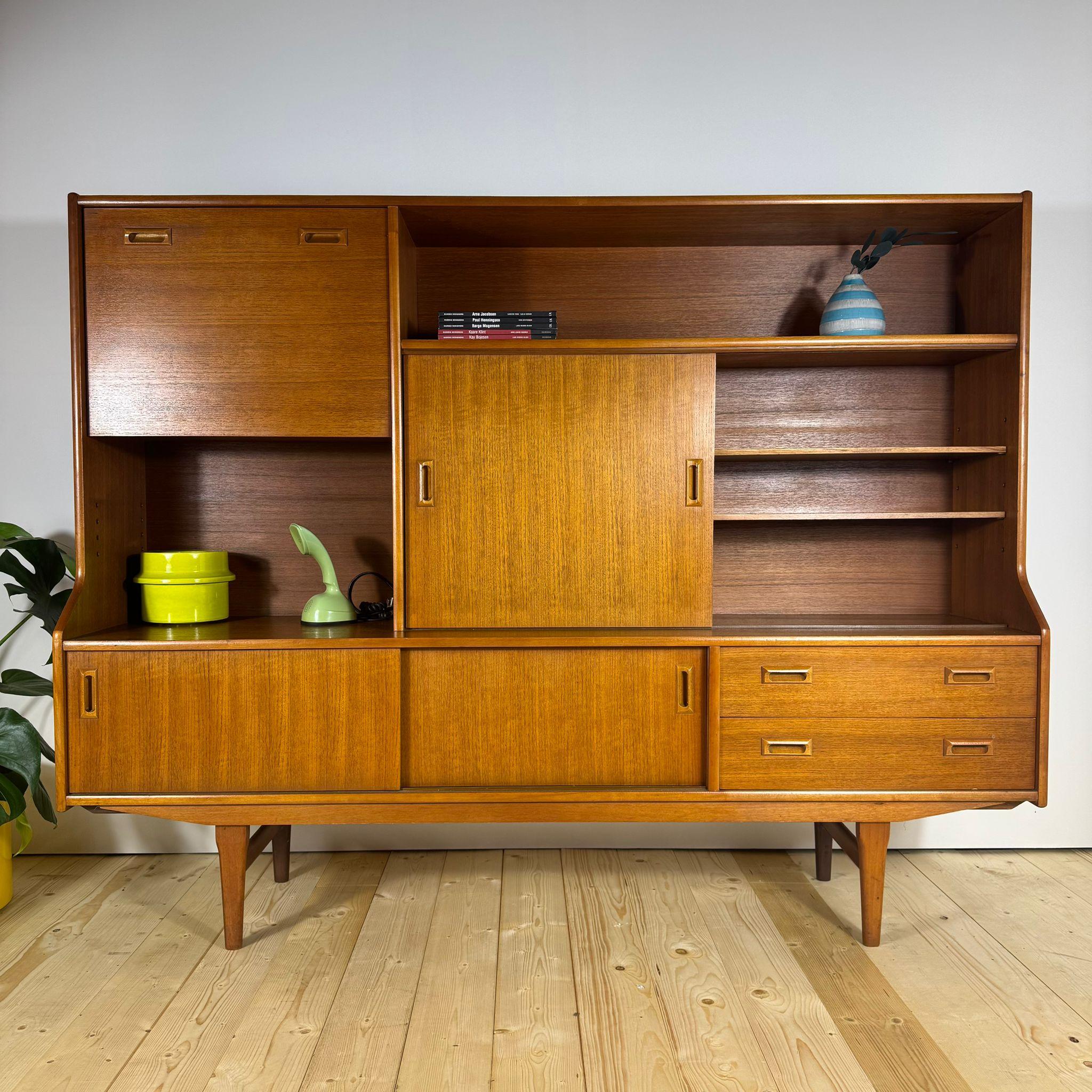 Teak Highboard Mid-Century in teak, 1960 For Sale