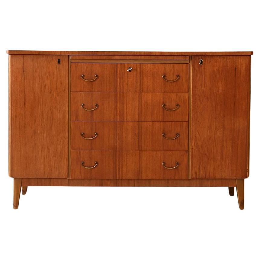 Buffet haut nordique des années 1950