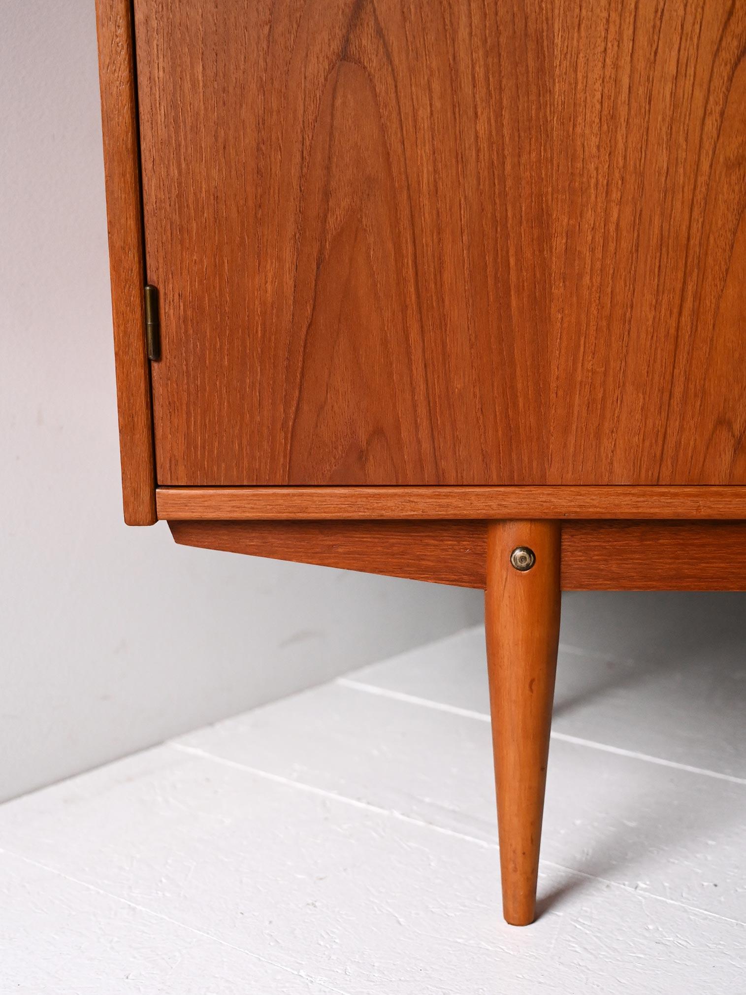 Scandinavian teak highboard with triple compartment For Sale 1