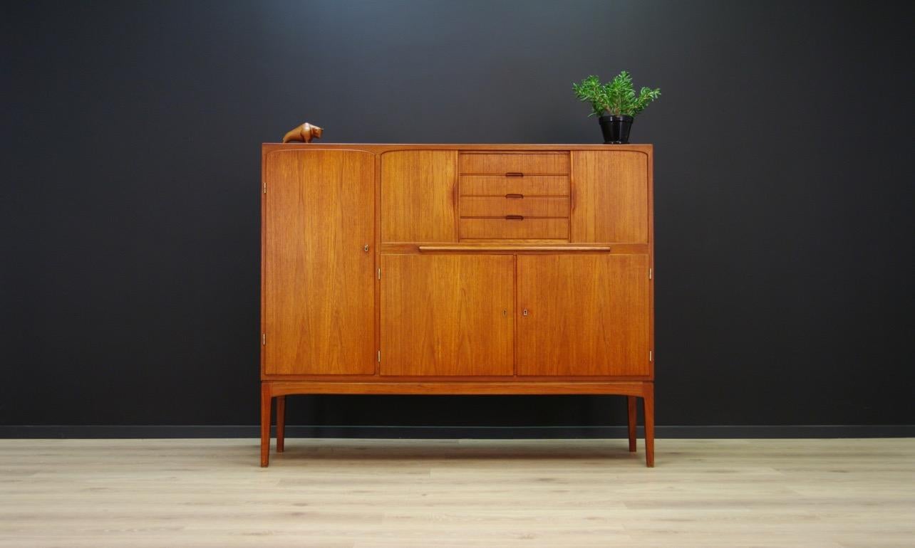 Stylish highboard from the 1960s-1970s, minimalist form - Scandinavian design. Surface finished with teak veneer. Inside, numerous adjustable shelves. Four capacious drawers. Preserved in good condition (minor scratches and dings) - directly for