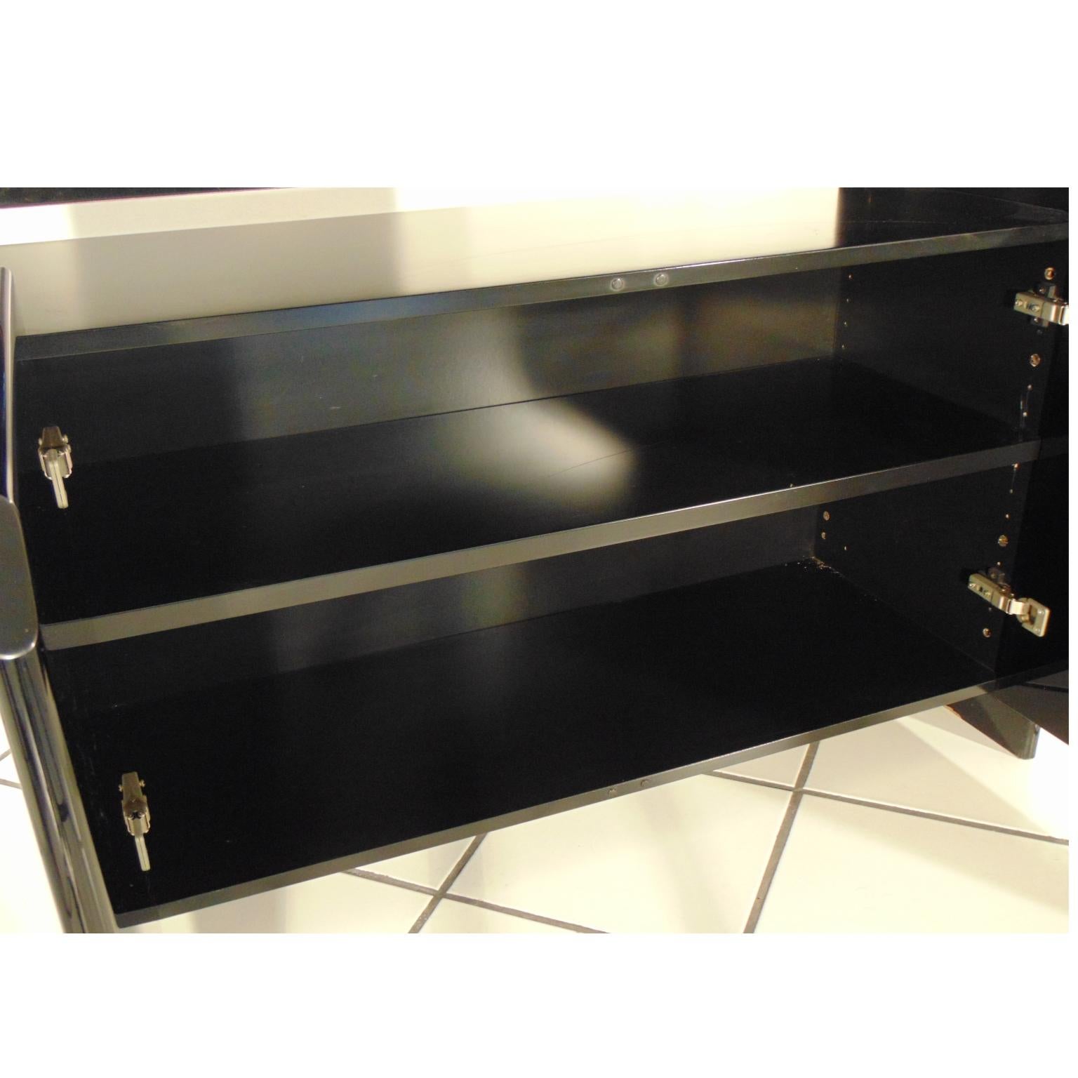 Highboard with Vitrine, Glossy Black Lacquer by Sormani, Italy, 1985 For Sale 3