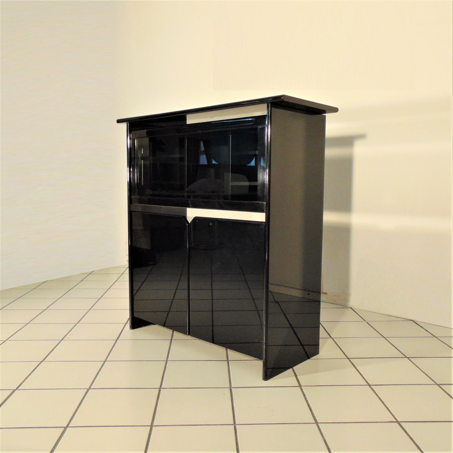 Mid-Century Modern Highboard with Vitrine, Glossy Black Lacquer by Sormani, Italy, 1985 For Sale