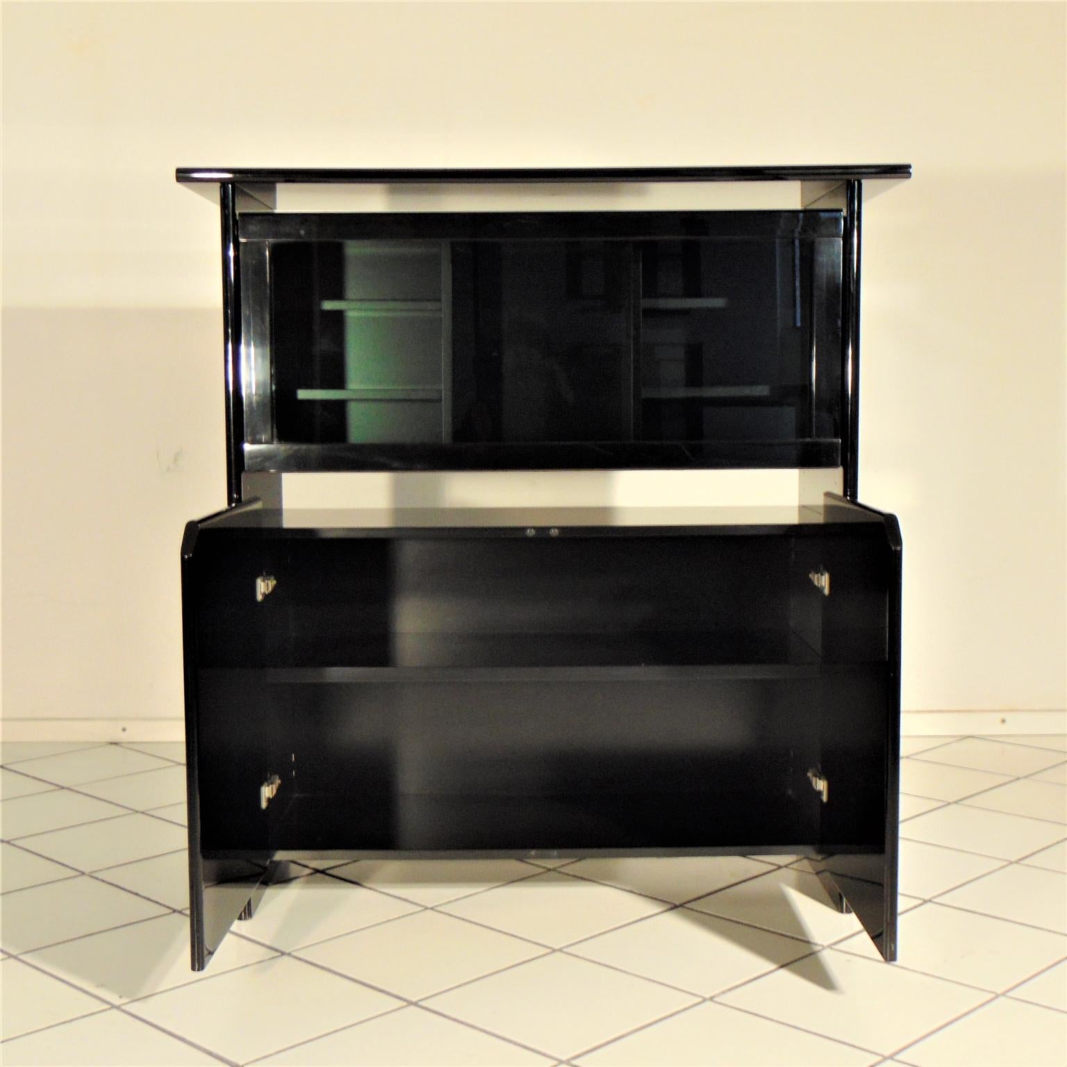 Late 20th Century Highboard with Vitrine, Glossy Black Lacquer by Sormani, Italy, 1985 For Sale