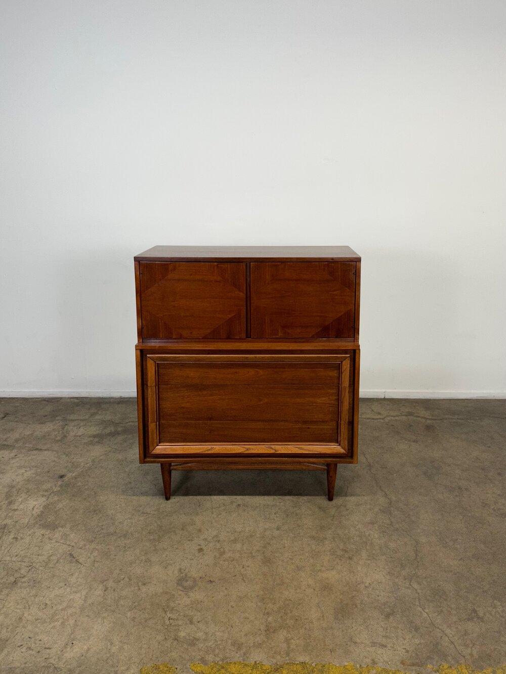Measures: W40 D17.5 H46.5.

Restored midcentury Higboy by Basic Witz. Higboy has no major areas of wear and overall shows well. Item features sculptural handles and nice cross grain areas of detail. Higboy is structurally sound and fully