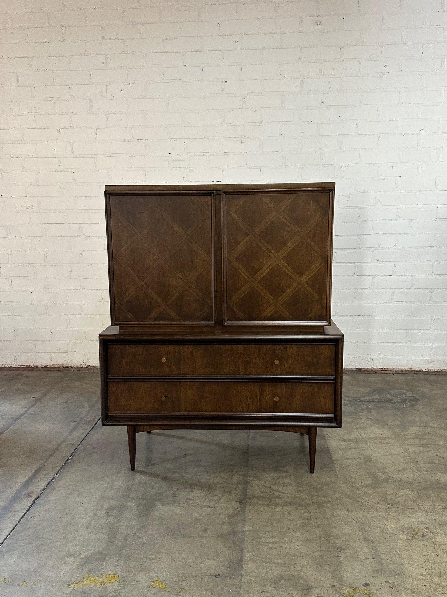 Highboy Dresser by United Furniture In Good Condition For Sale In Los Angeles, CA