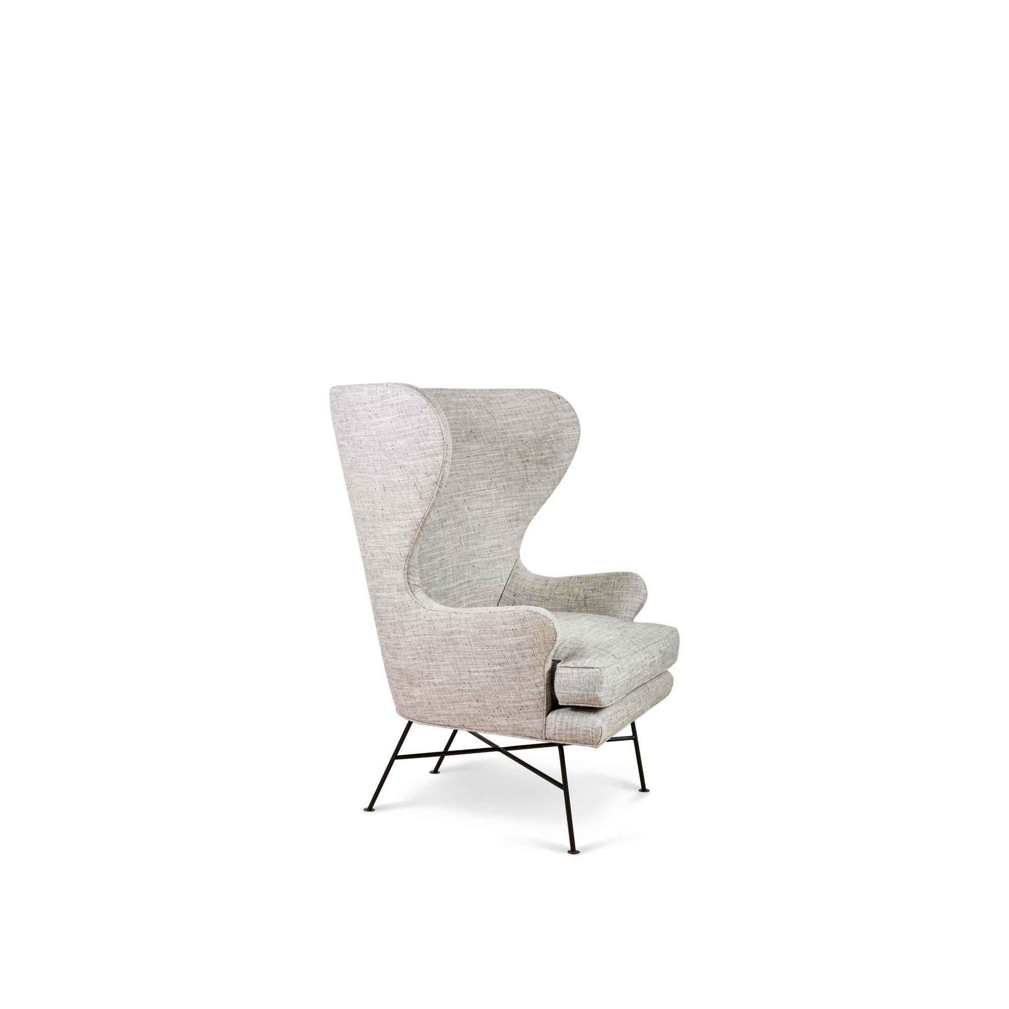 Der Highland Wingback Chair ist ein skulpturaler, breiter Stuhl mit minimalem Metallgestell und daunengepolstertem Sitzkissen.

Die Lawson-Fenning Collection'S wird in Los Angeles, Kalifornien, entworfen und handgefertigt. Wenden Sie sich an uns, um