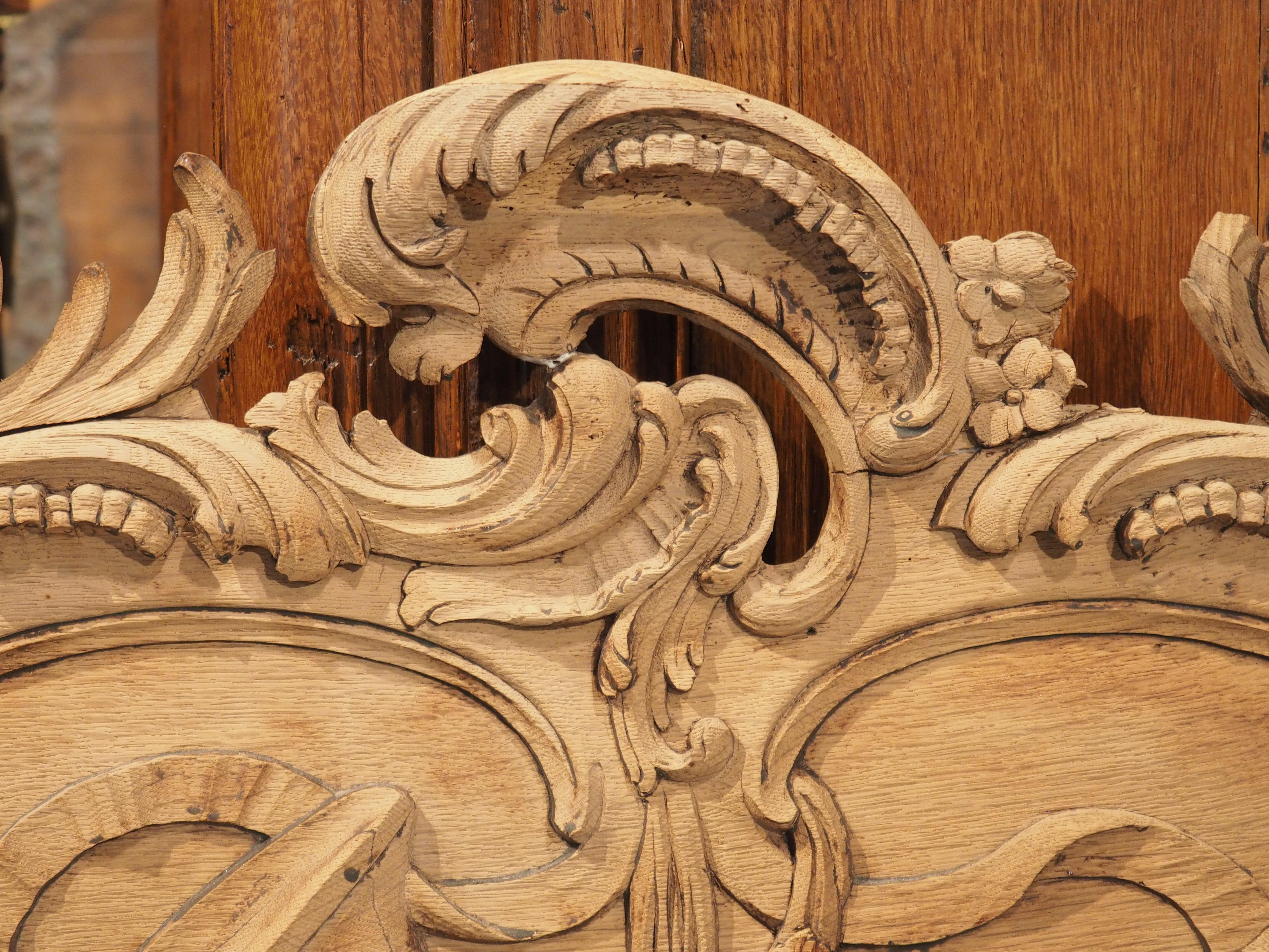 Porte en rocaille du 18e siècle, très sculptée, provenant de France 2