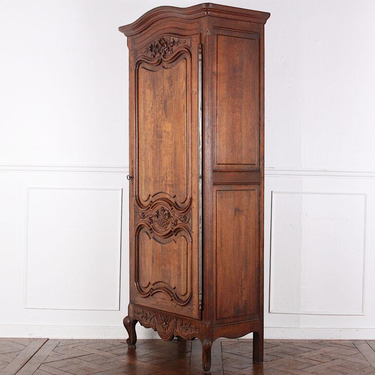 Highly Carved French Oak Bonnetiere 8
